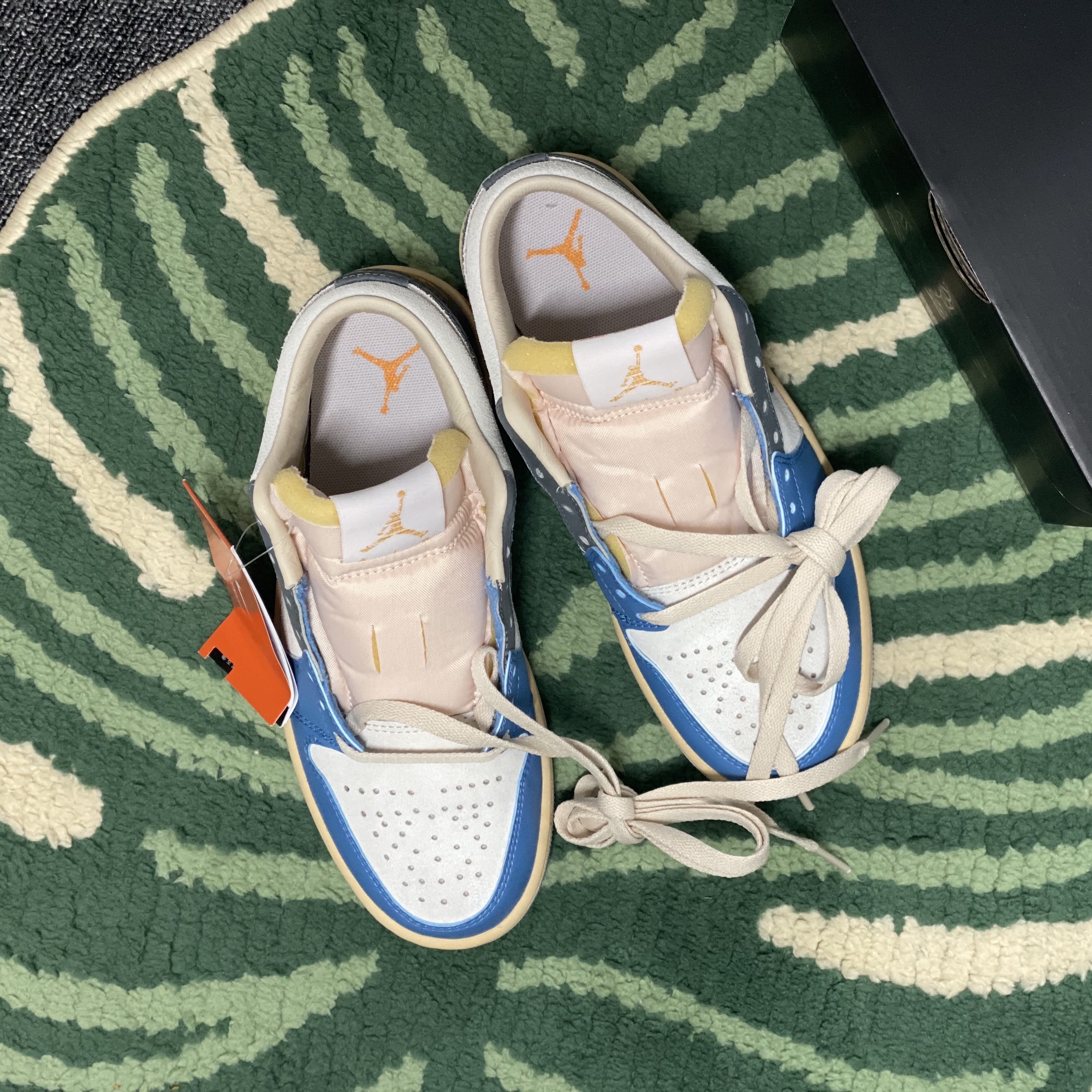 Jordan 1 Low SE Tokyo 96 착용 스타일 - 1
