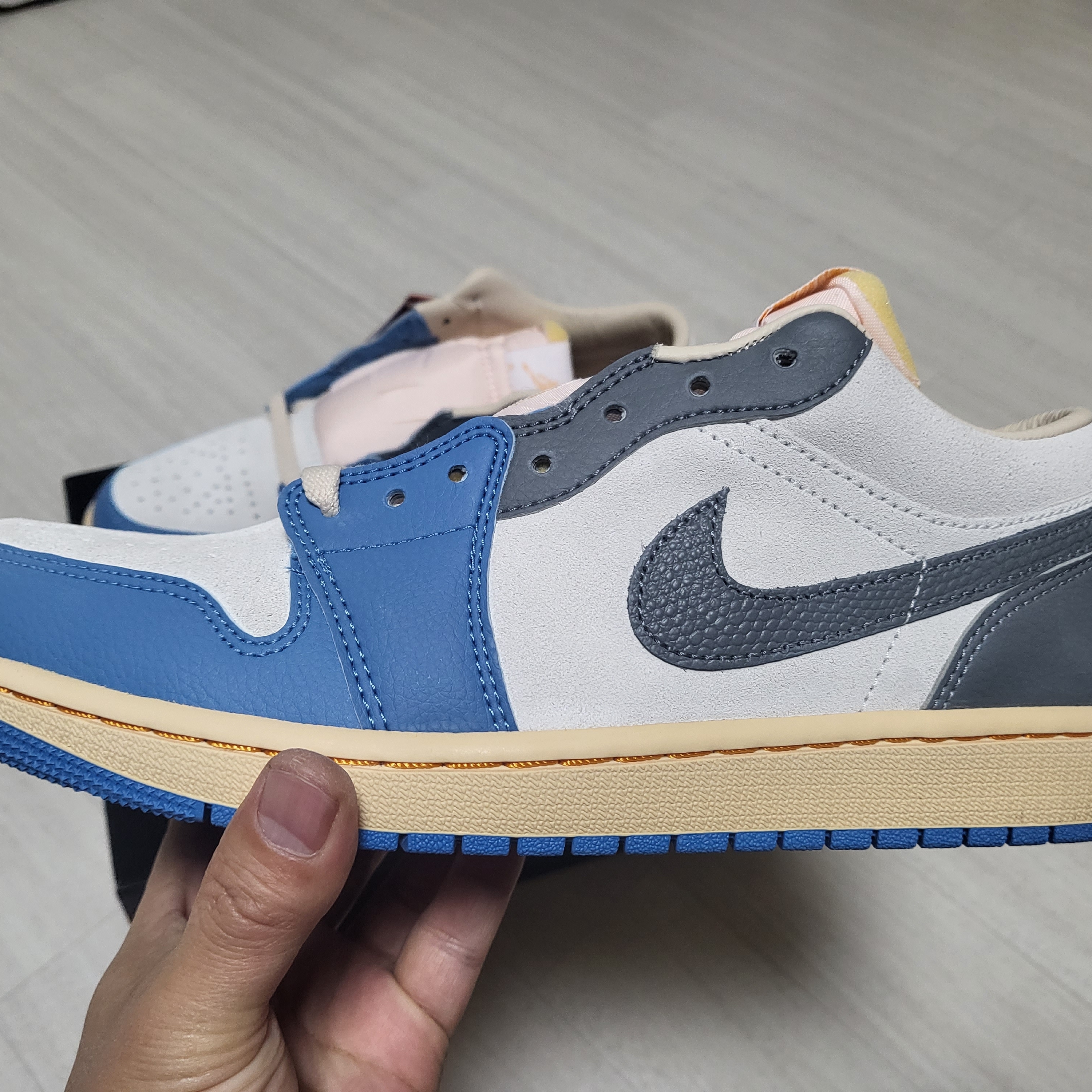 Jordan 1 Low SE Tokyo 96 착용 스타일 - 2