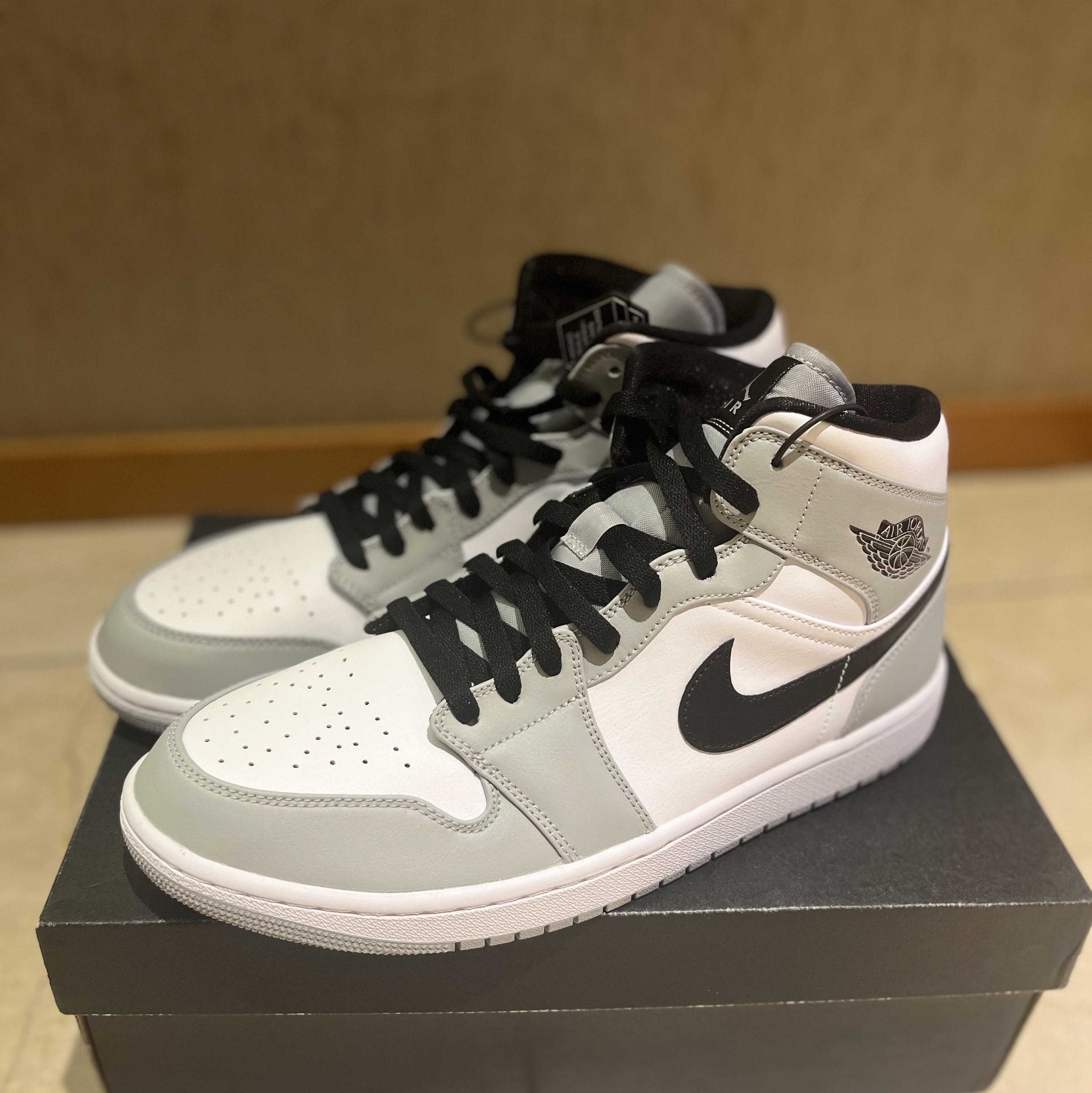 Jordan 1 Mid Light Smoke Grey 착용 스타일