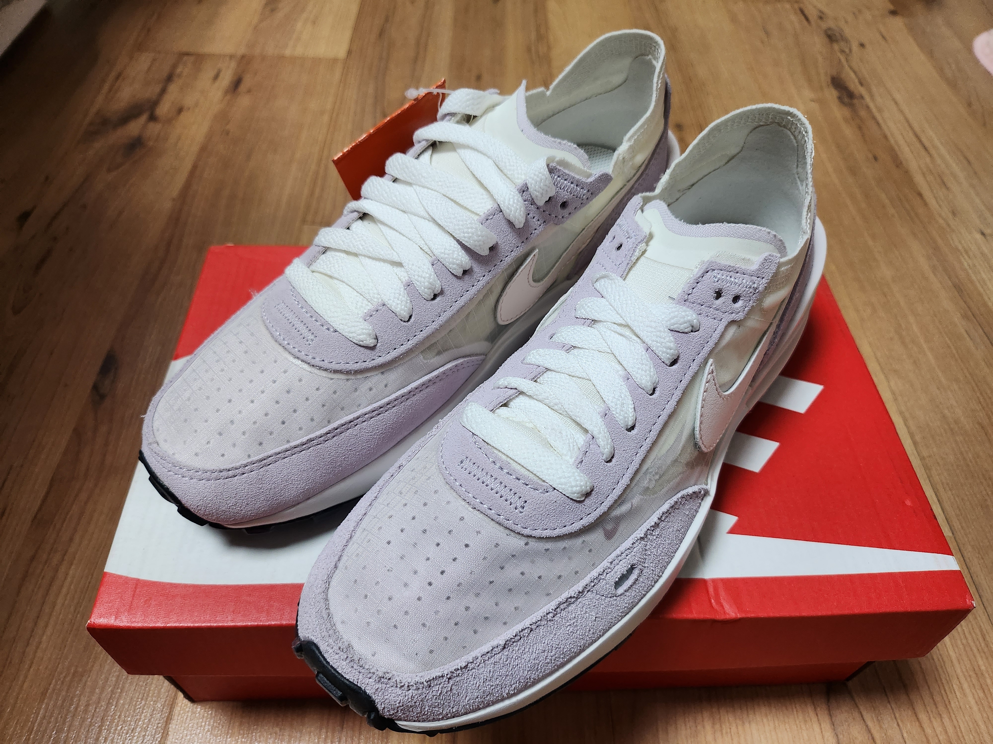 (W) Nike Waffle One Light Soft Pink 착용 스타일 - 3