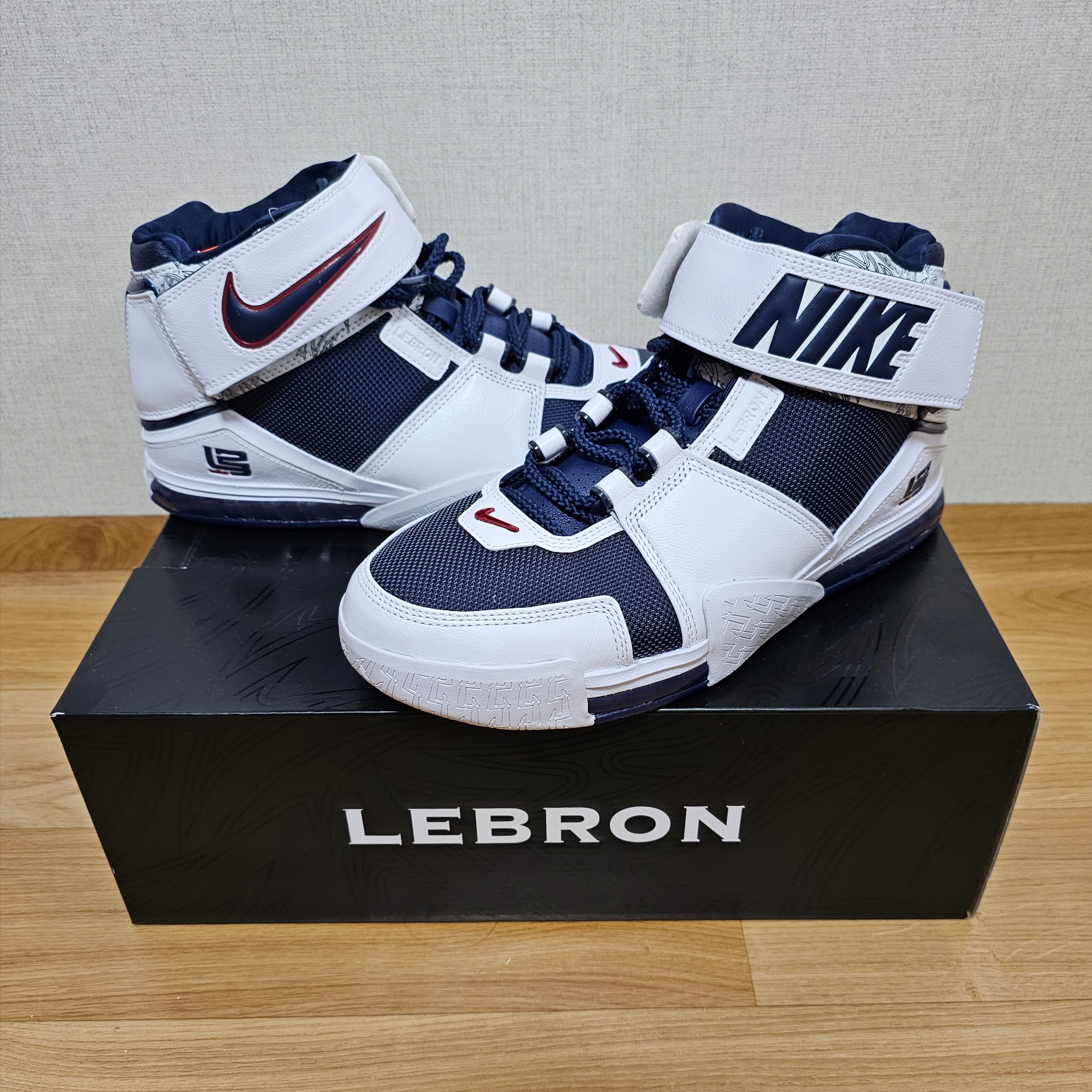 Nike LeBron 2 Midnight Navy 착용 스타일 - 1