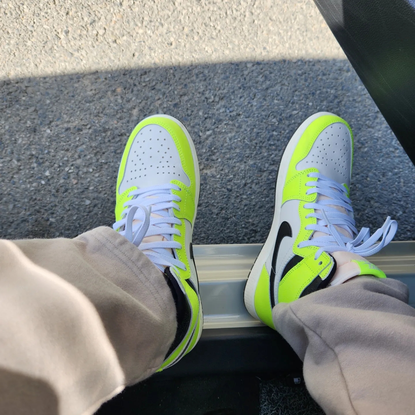 Jordan 1 Retro High OG Volt 착용 스타일
