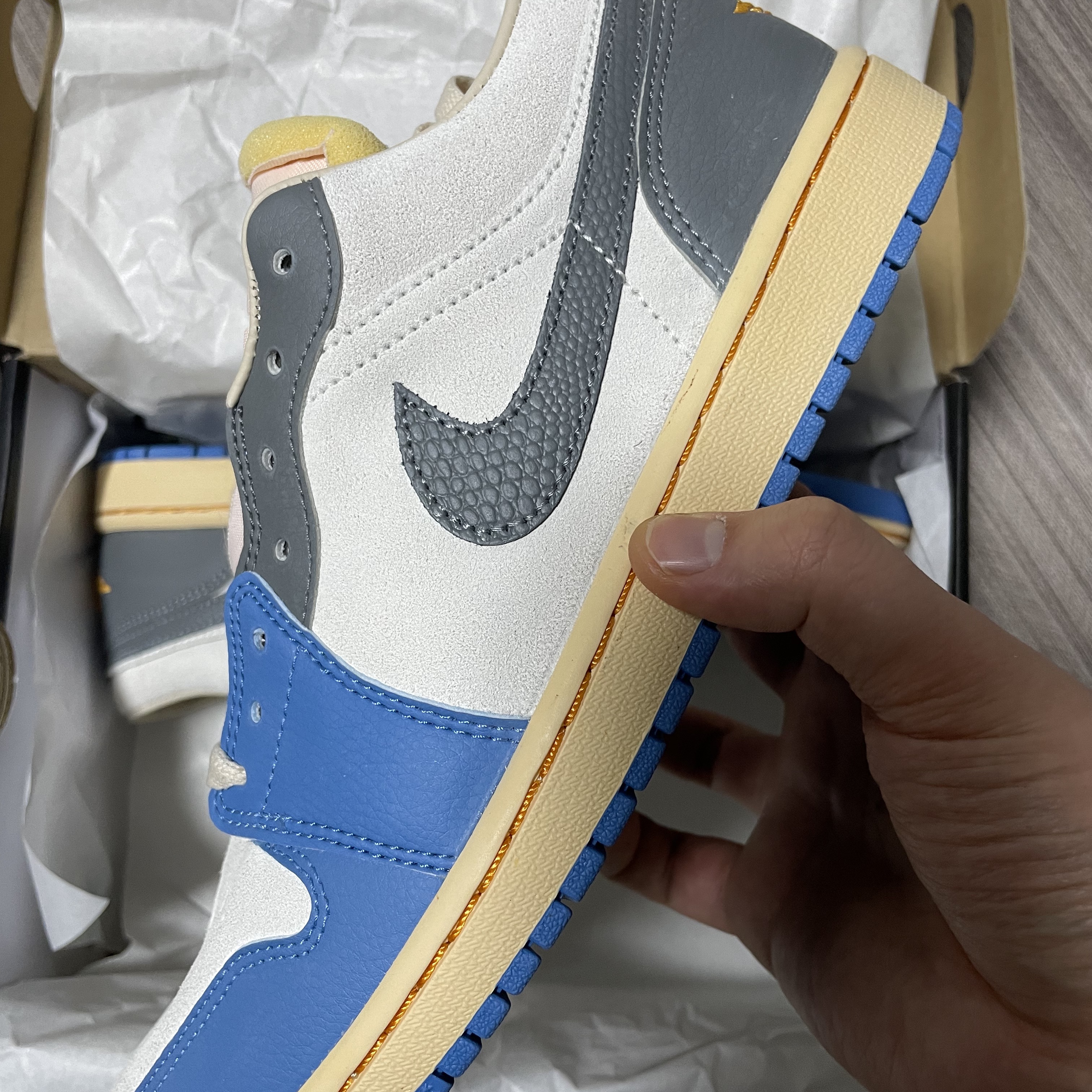 Jordan 1 Low SE Tokyo 96 착용 스타일 - 1