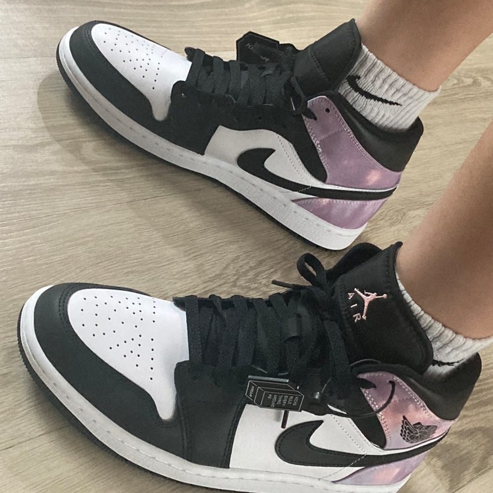 Jordan 1 Mid White Black Tie-Dye 착용 스타일