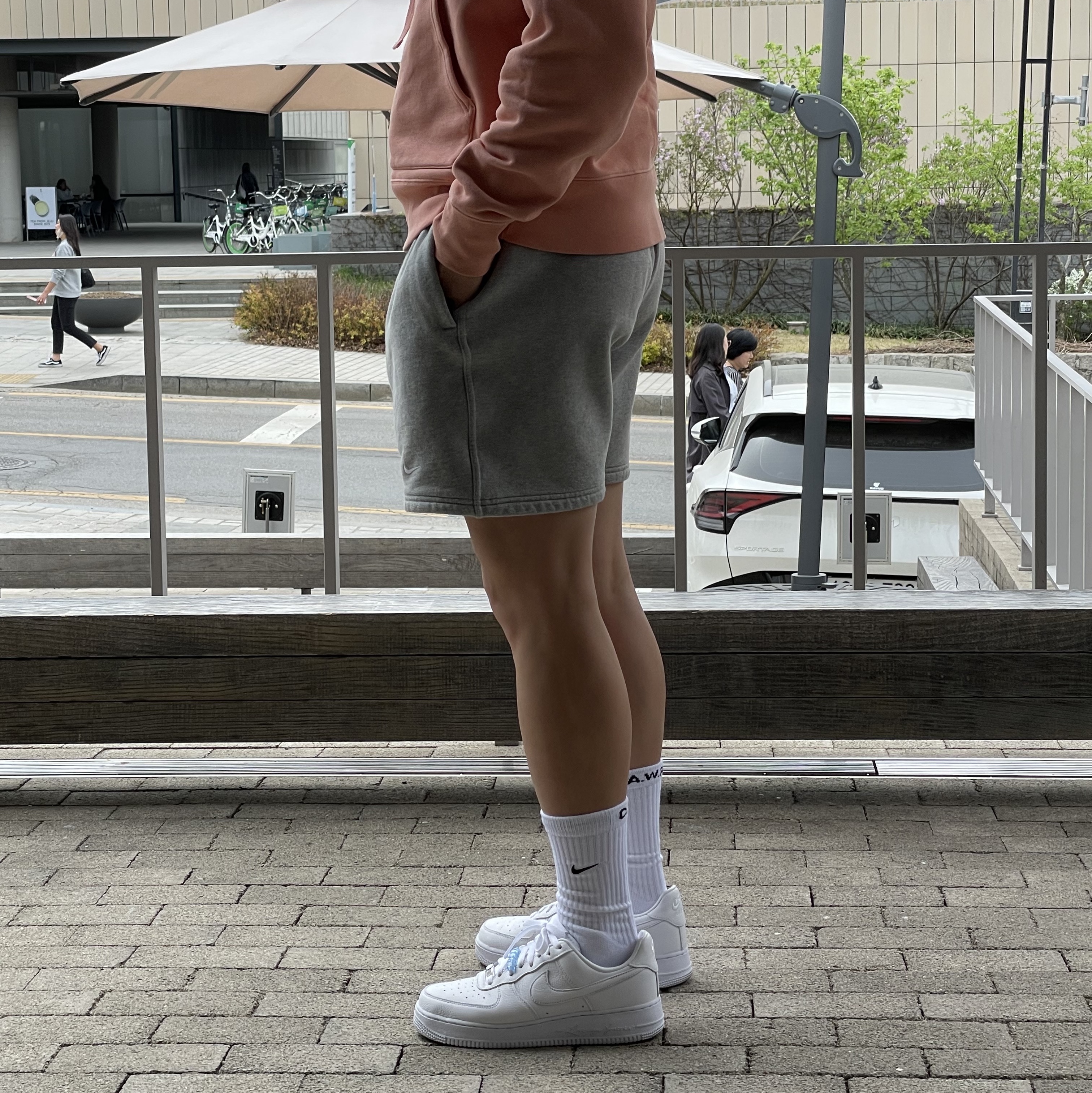 Nike x Drake Nocta Air Force 1 Low SP Certified Lover Boy White, Nike x Drake Nocta NRG CL Socks White 착용 스타일 - 1