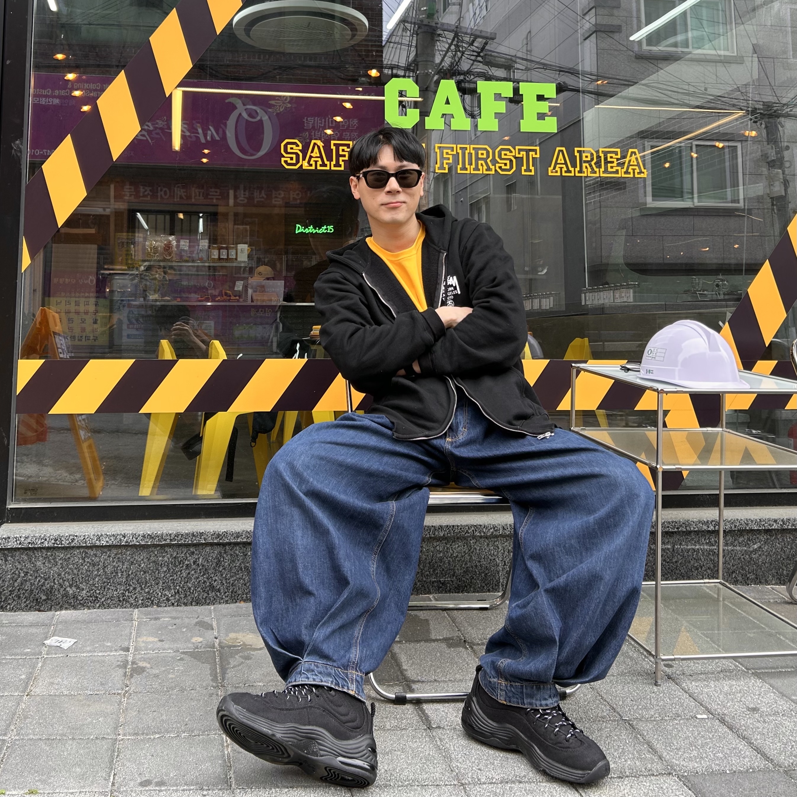 IAB Studio T-Shirt Yellow, Stussy World Tour Zip Hoodie Black 2021 착용 스타일