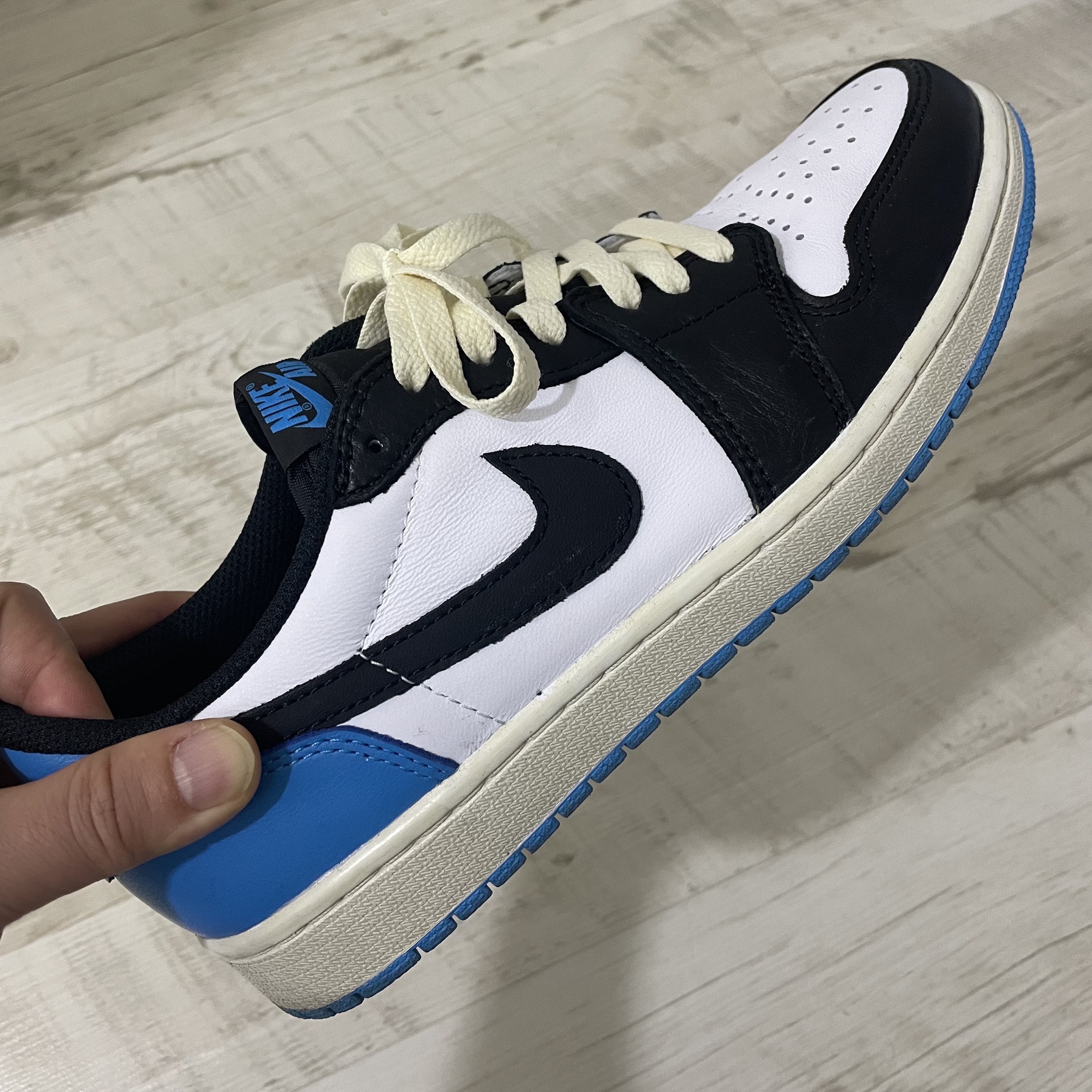Jordan 1 Retro Low OG Black and Dark Powder Blue 착용 스타일