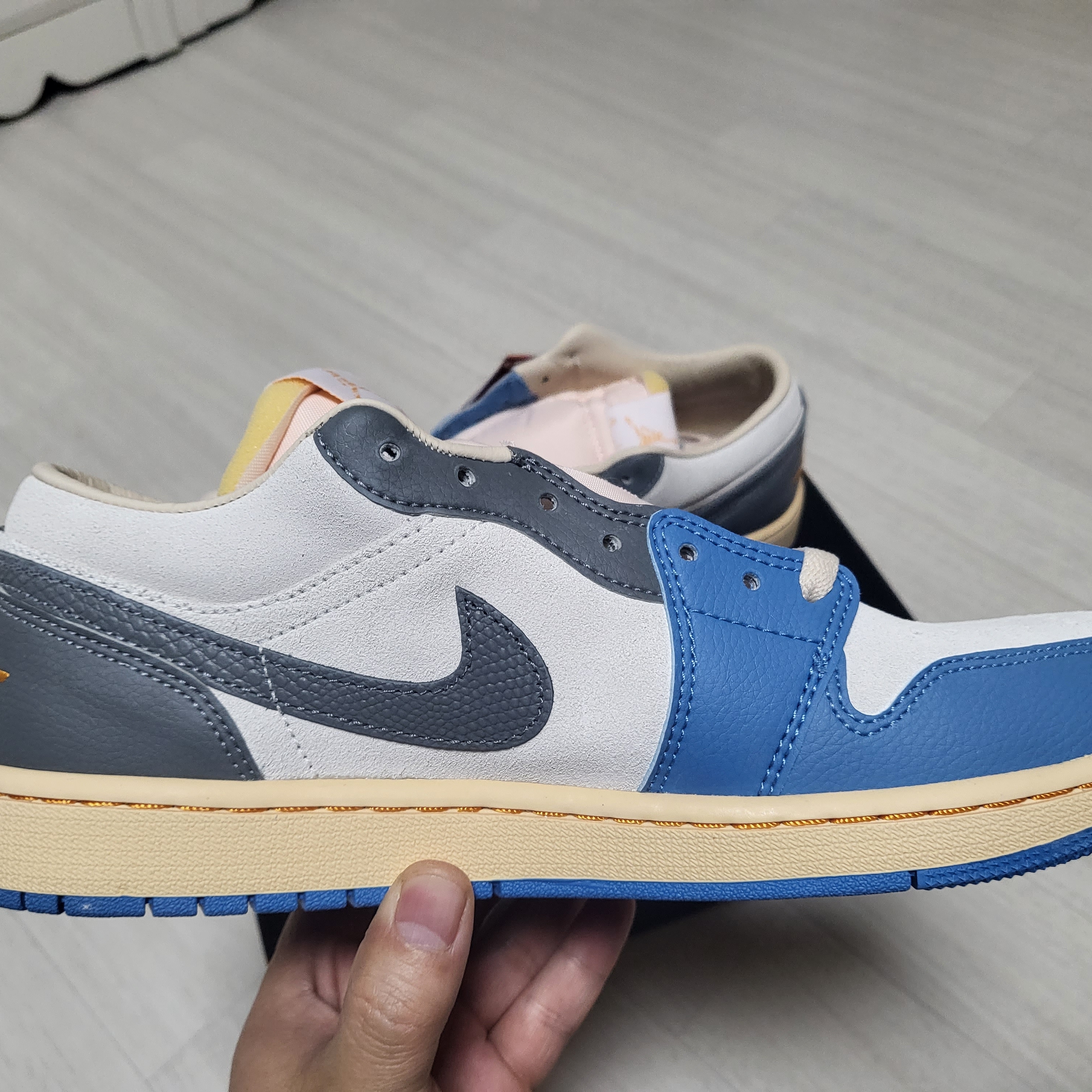 Jordan 1 Low SE Tokyo 96 착용 스타일 - 4