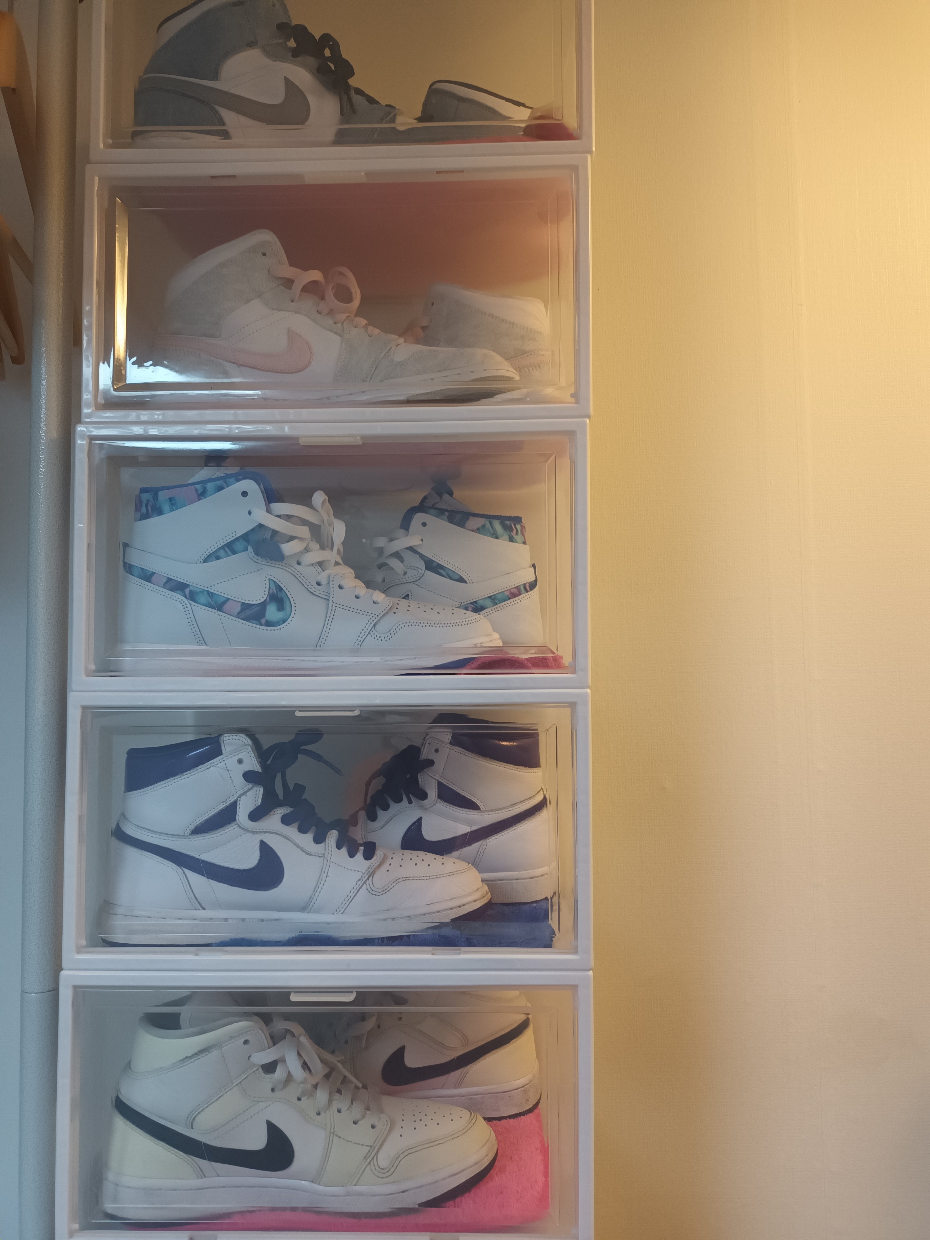 Jordan 1 Mid SE French Blue Fire Red, (W) Jordan 1 Mid SE Light Iron Ore 착용 스타일 - 1