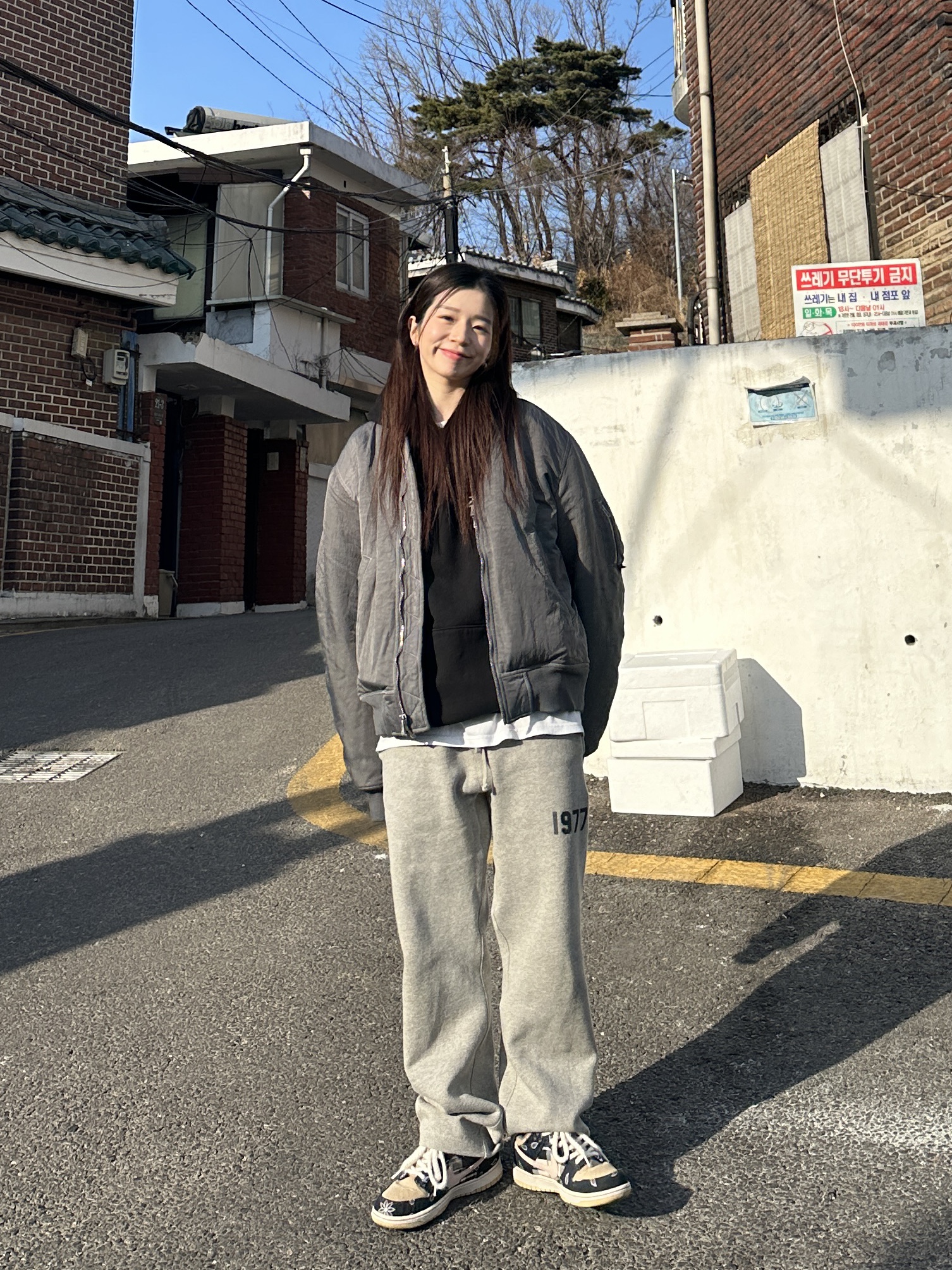 Essentials 1977 Relaxed Sweatpants Dark Oatmeal - 22SS, Stussy Dyed Nylon Bomber Charcoal 착용 스타일
