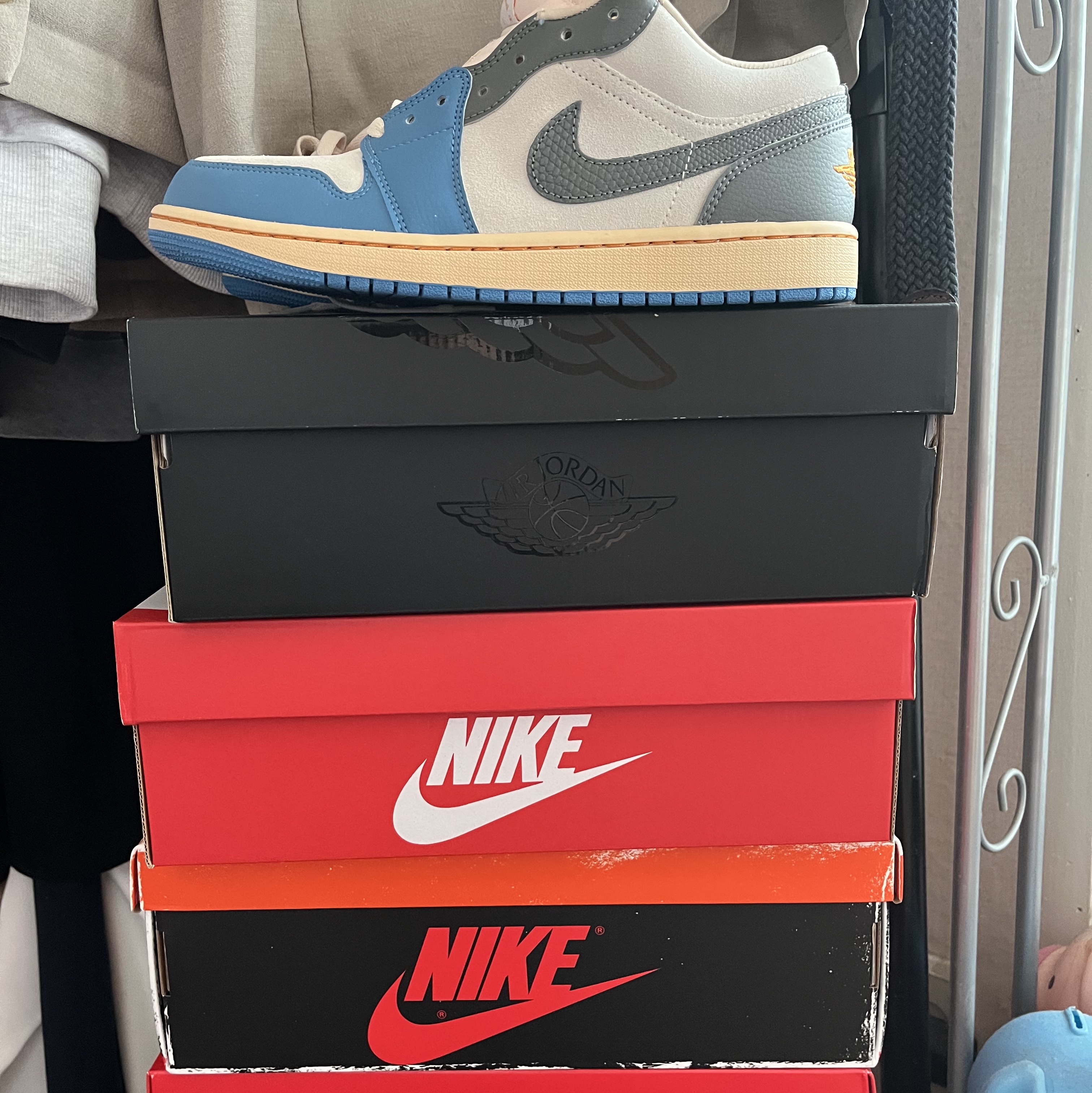 Jordan 1 Low SE Tokyo 96 착용 스타일 - 3