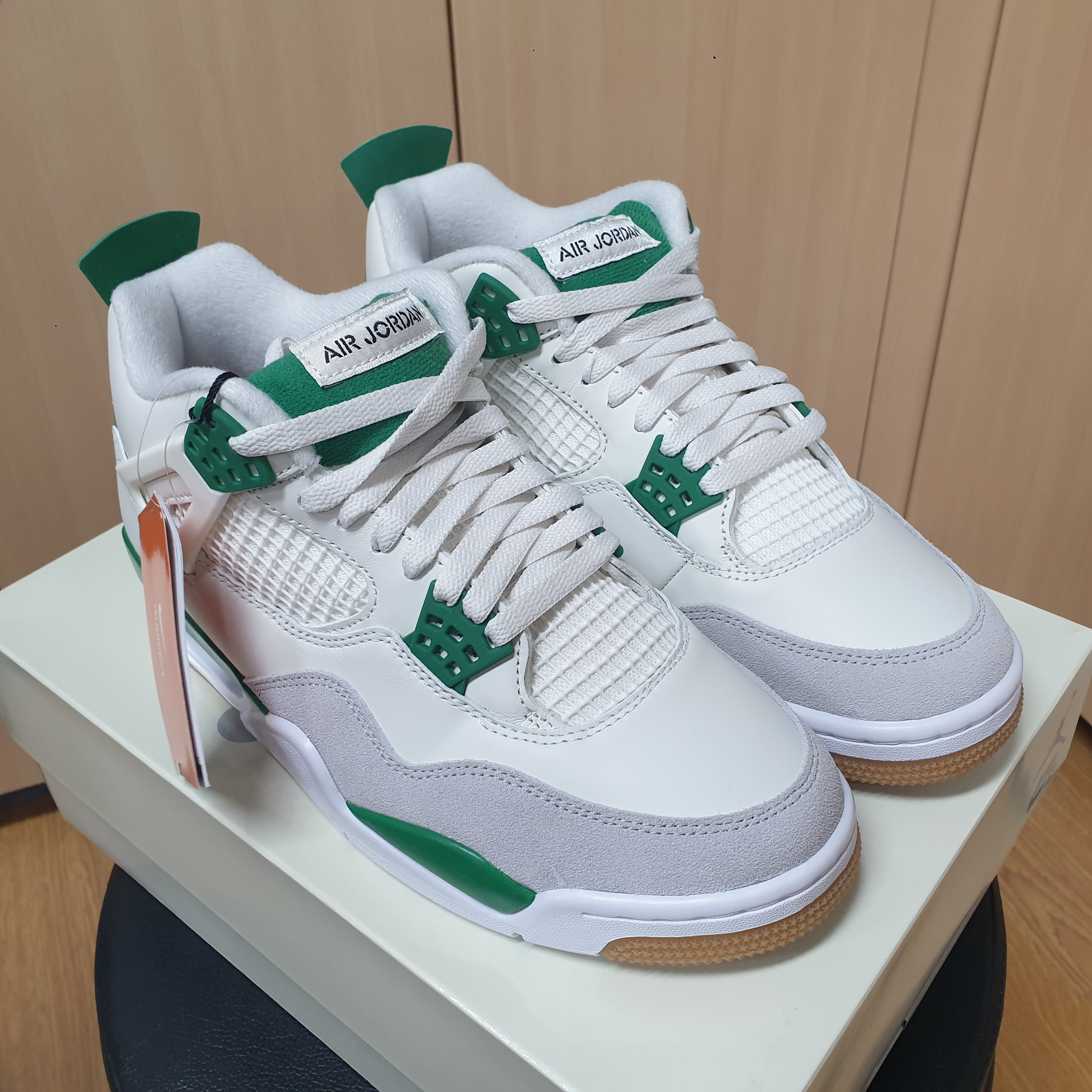 Jordan 4 x Nike SB Retro SP Pine Green 착용 스타일 - 1