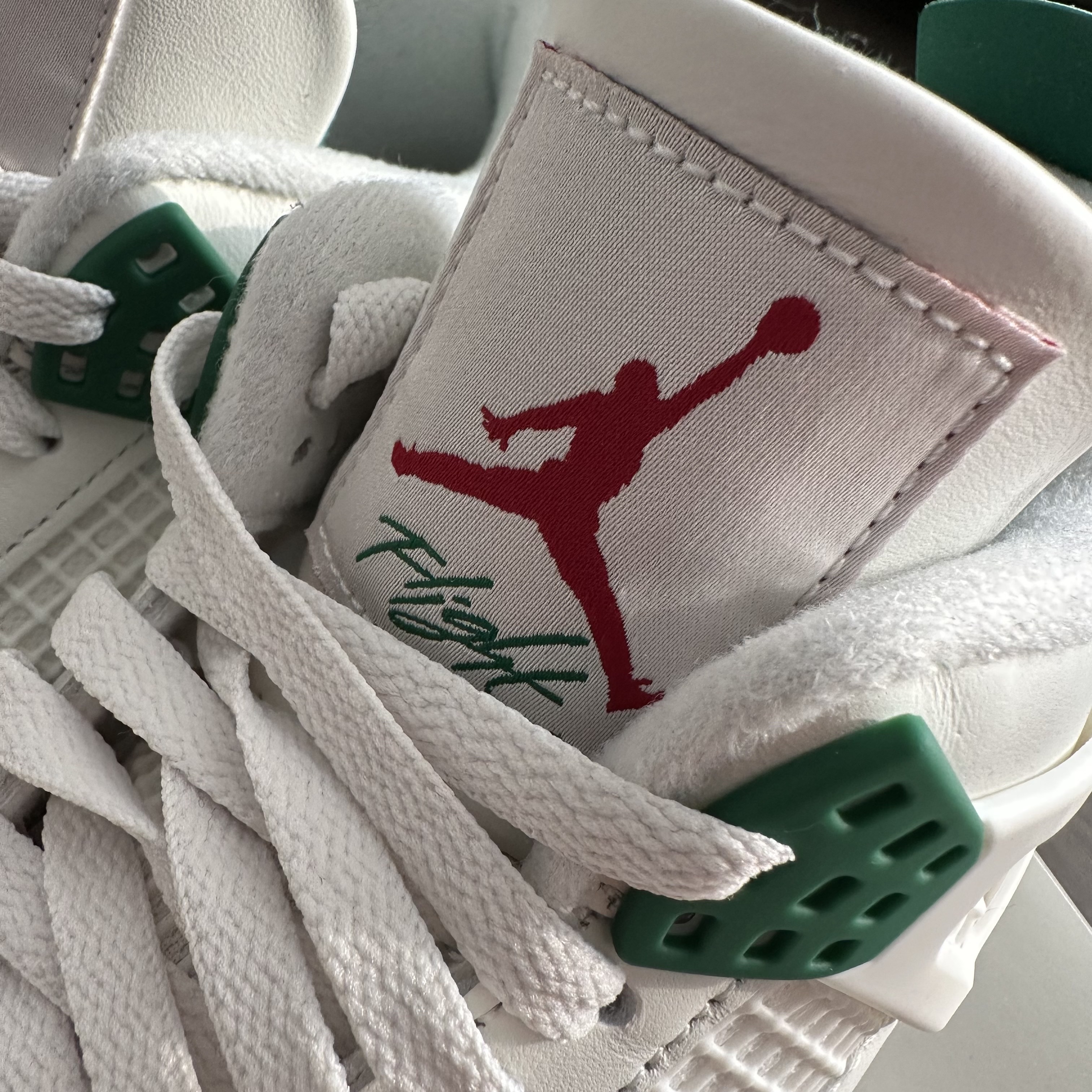 Jordan 4 x Nike SB Retro SP Pine Green 착용 스타일 - 3