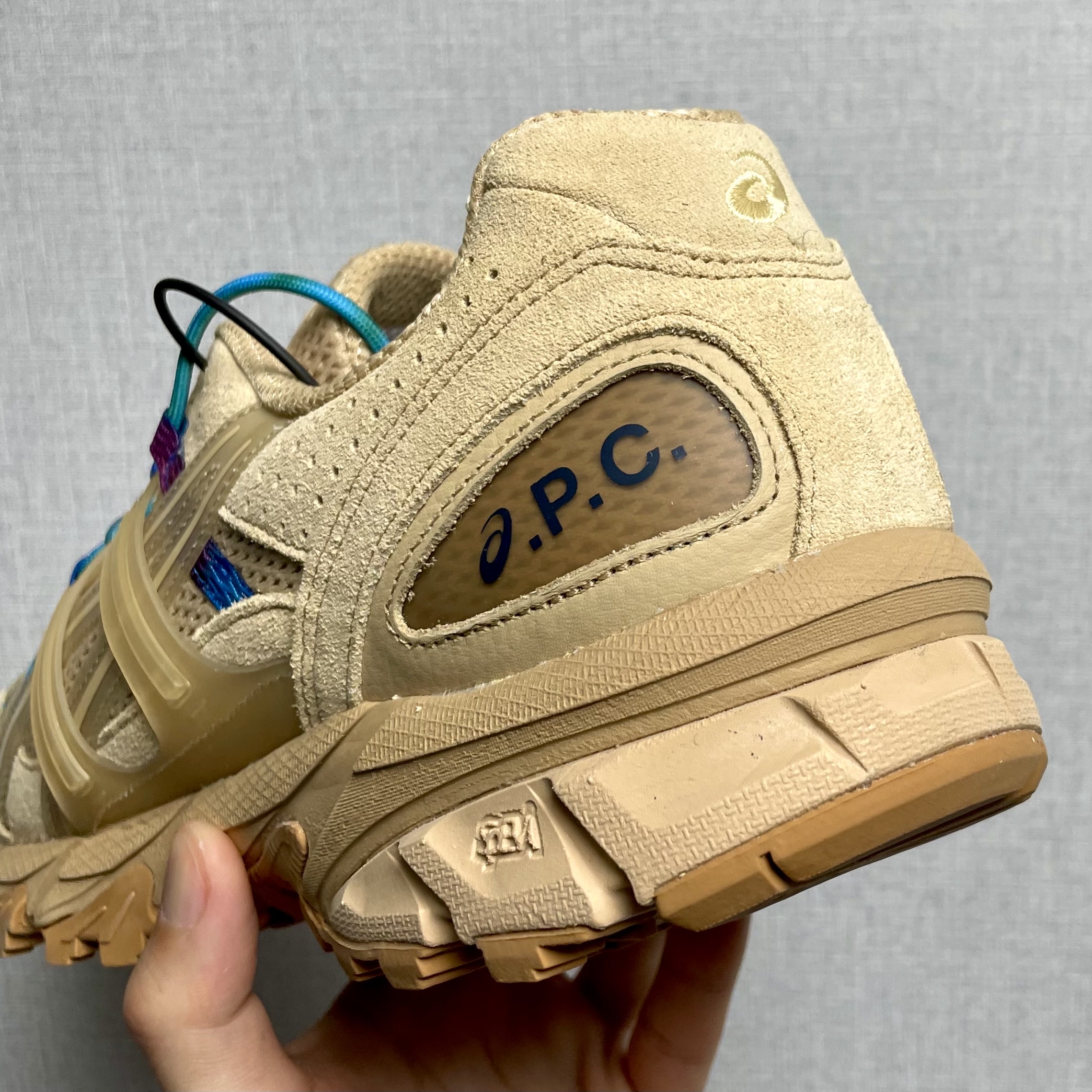 Asics x A.P.C. Gel-Sonoma 15-50 Beige 착용 스타일 - 2