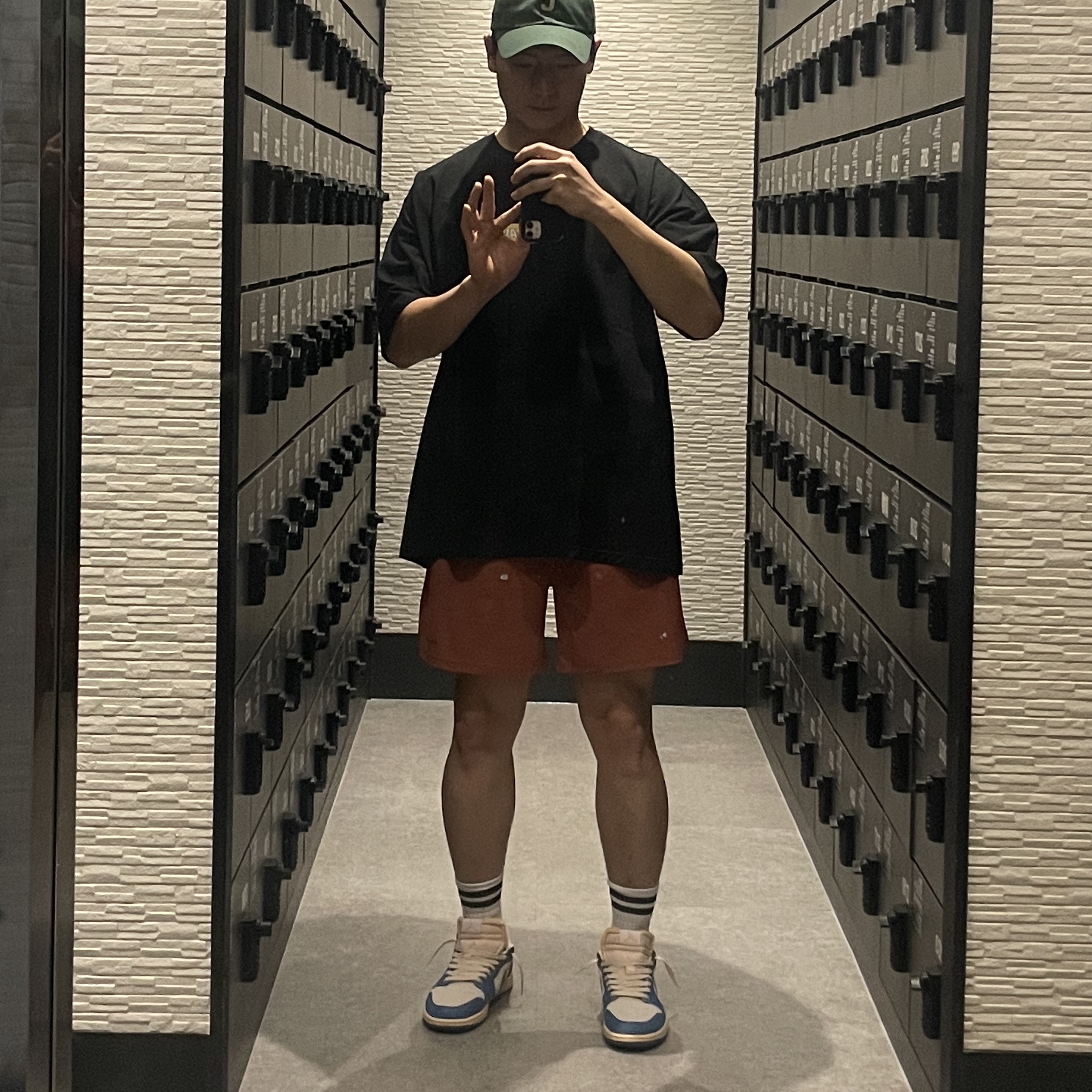 Jordan 1 Low SE Tokyo 96 착용 스타일 - 5