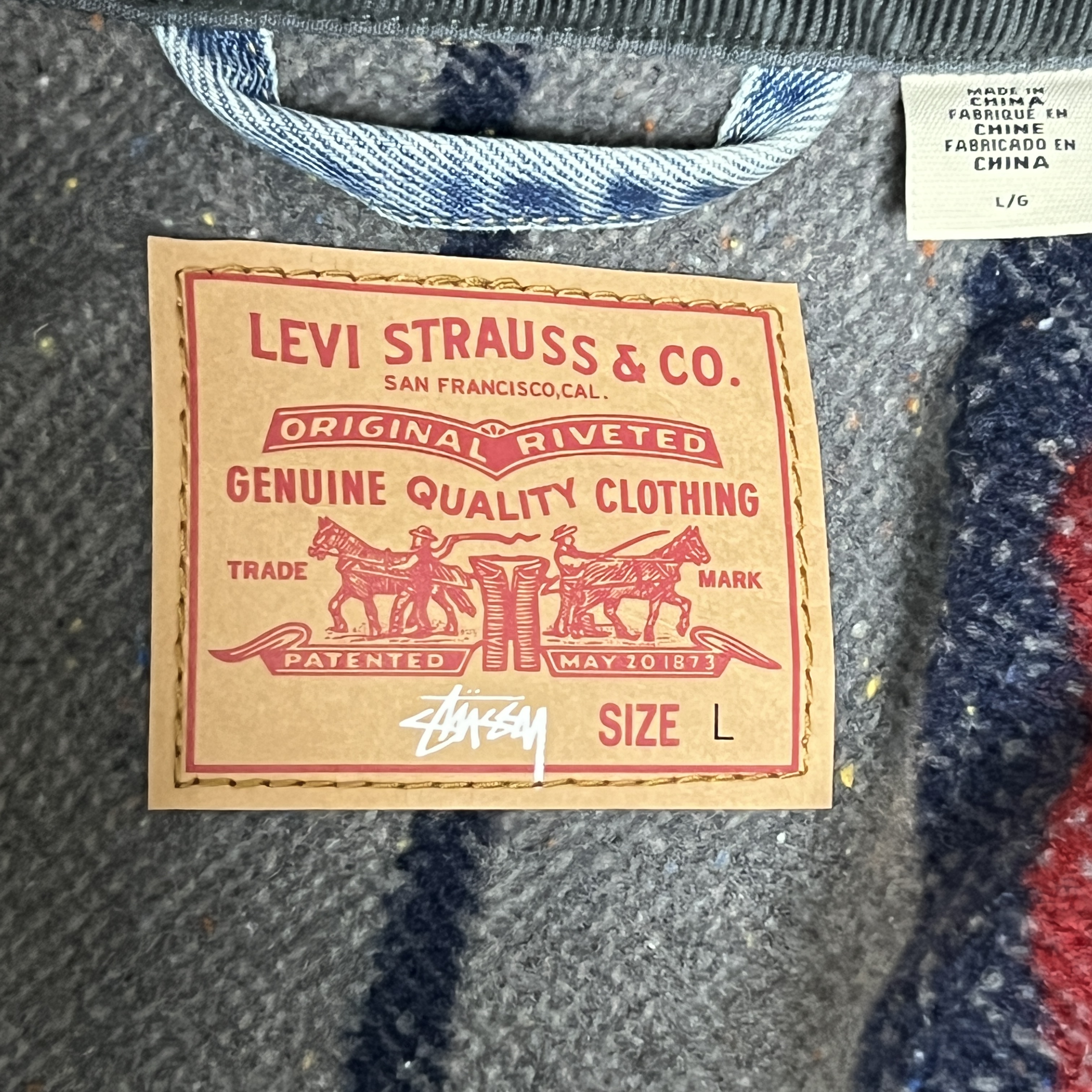 Stussy x Levi's Embossed Trucker Jacket Indigo 착용 스타일 - 4