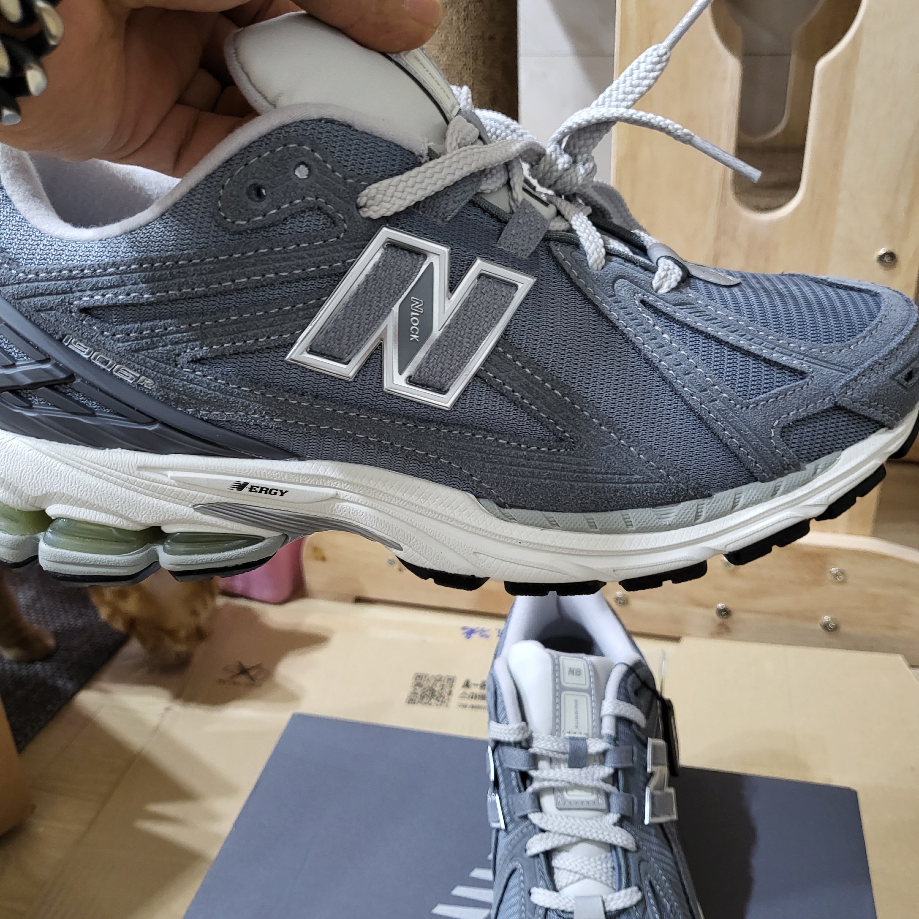New Balance 1906R Titanium Grey Matter 착용 스타일 - 2