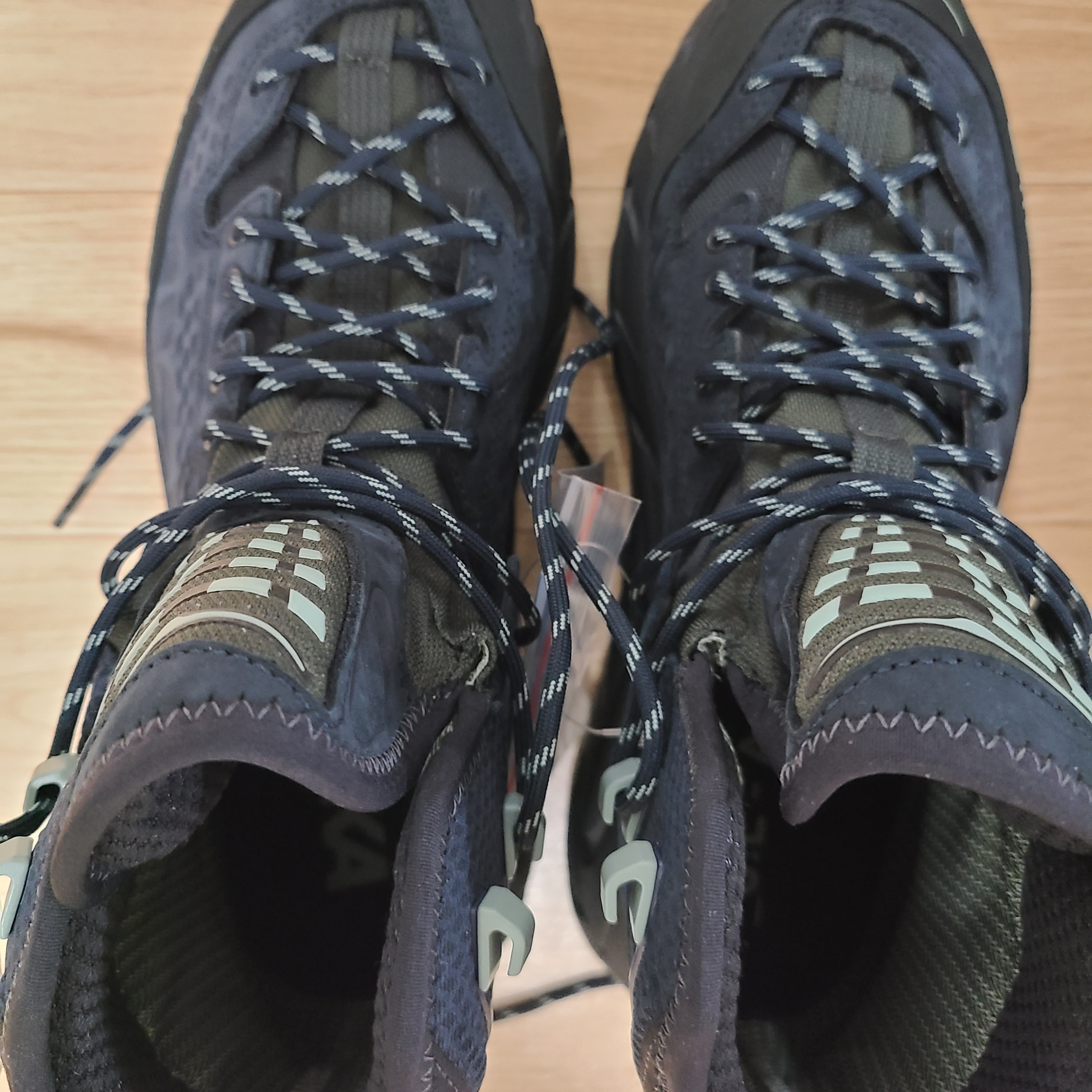 Hoka x J.L-A.L Tor Ultra High Blueberry Jadeite 착용 스타일 - 2