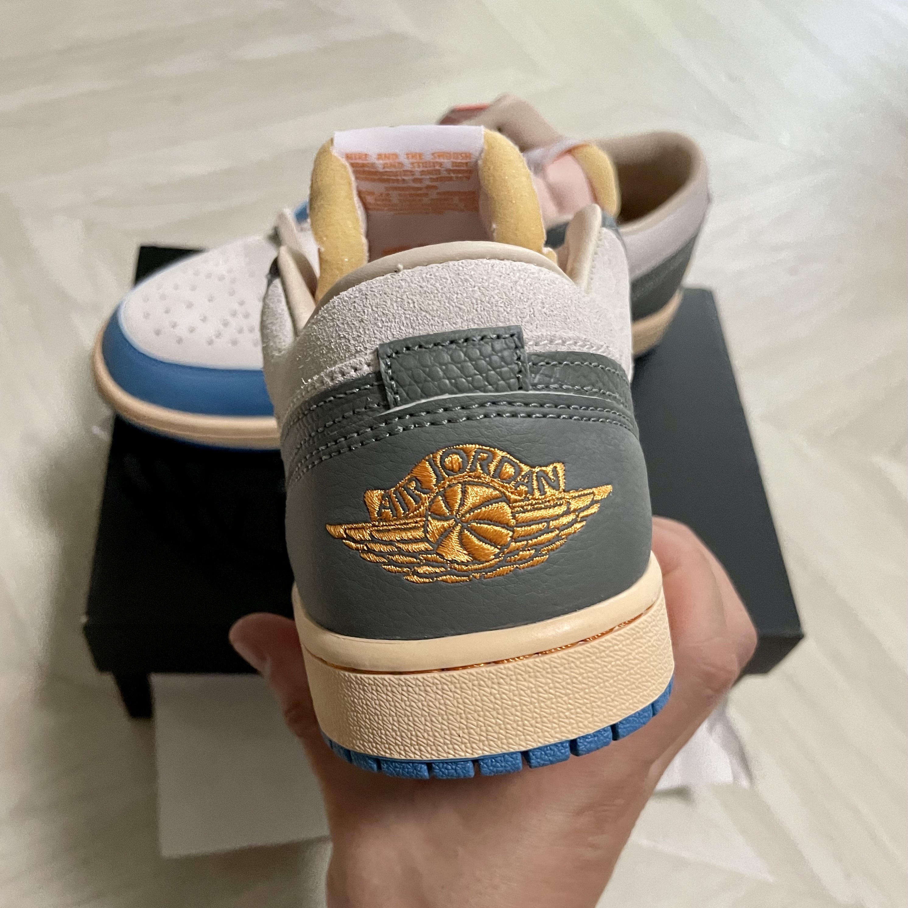 Jordan 1 Low SE Tokyo 96 착용 스타일 - 4