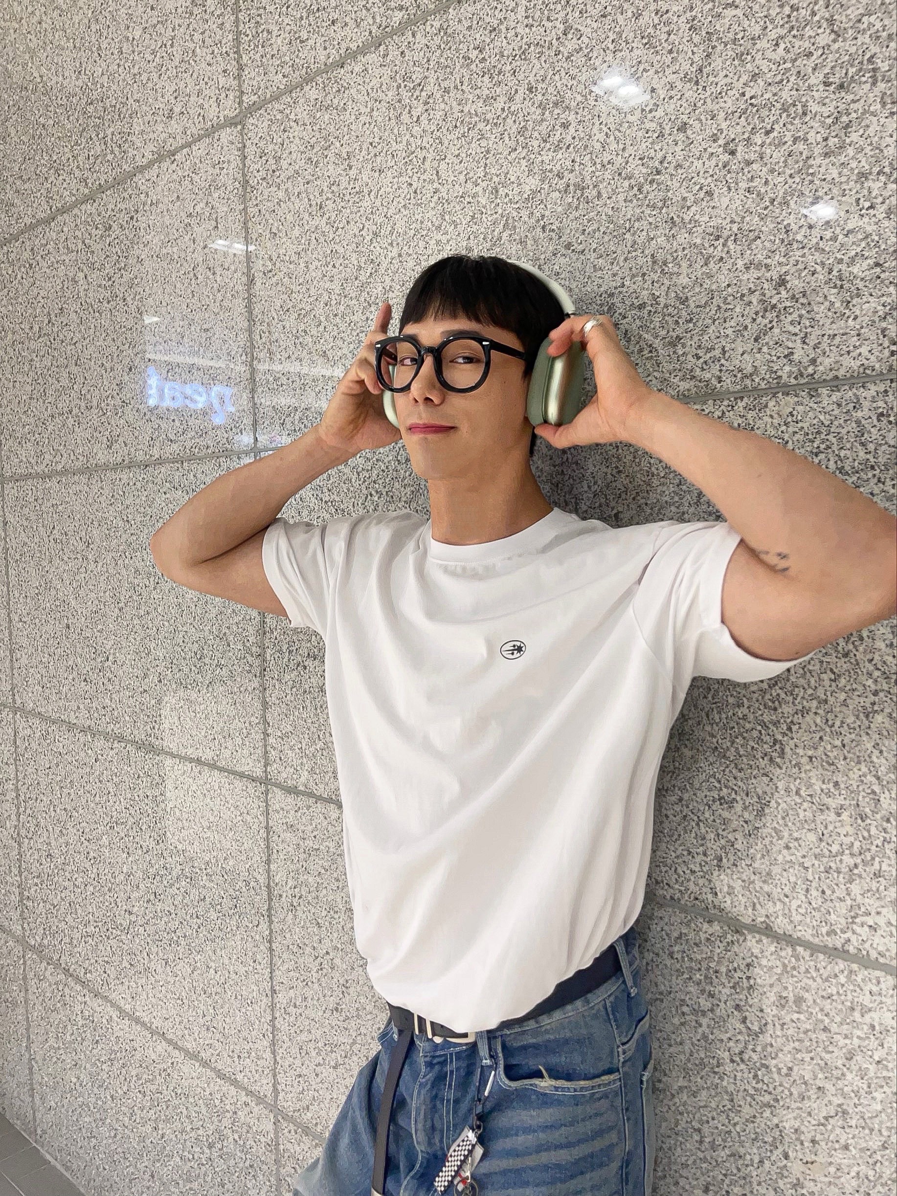 Apple AirPods Max Lightning Green (Korean Ver.) 착용 스타일 - 4