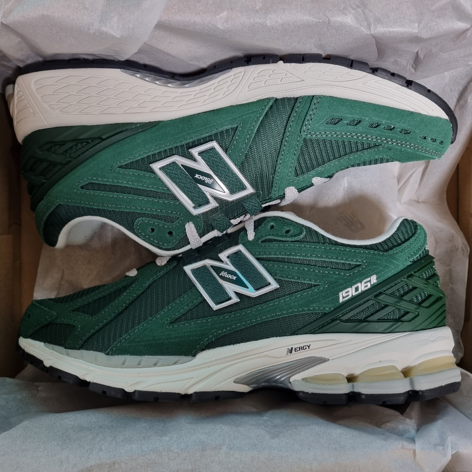 New Balance 1906R Nightwatch Green 착용 스타일