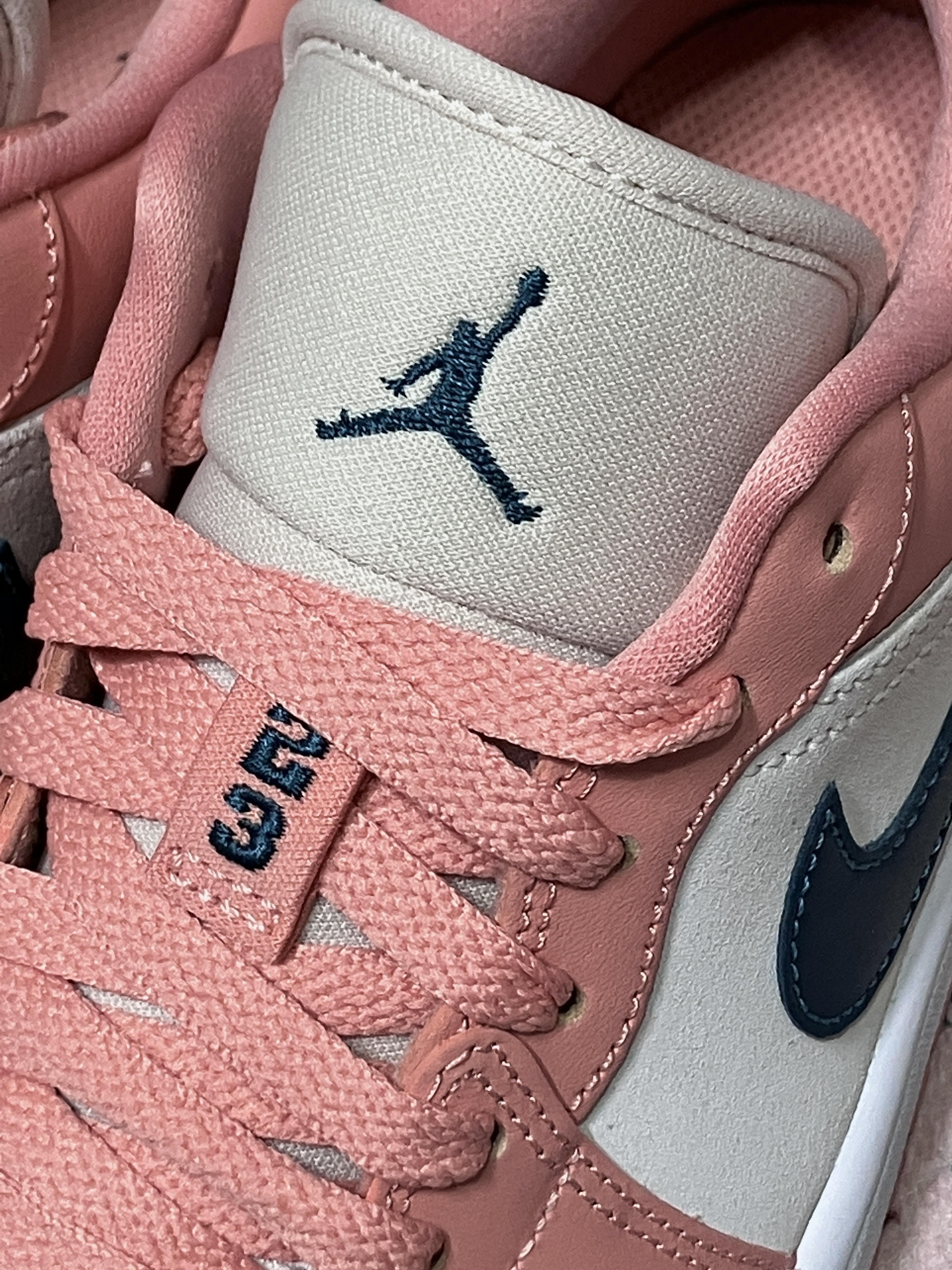 (W) Jordan 1 Low Light Madder Root 착용 스타일