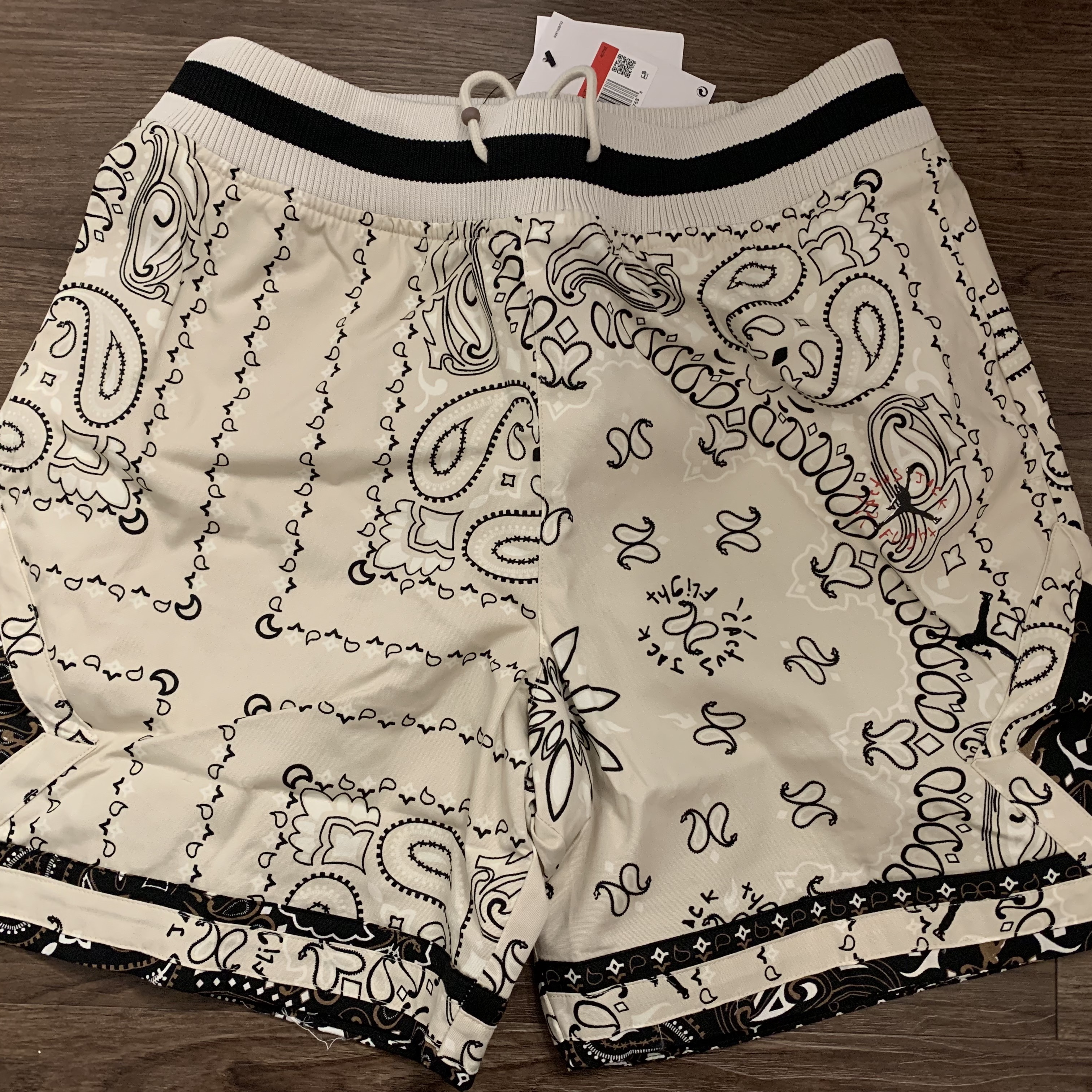 Jordan x Travis Scott Shorts Light Iron Ore - Asia 착용 스타일