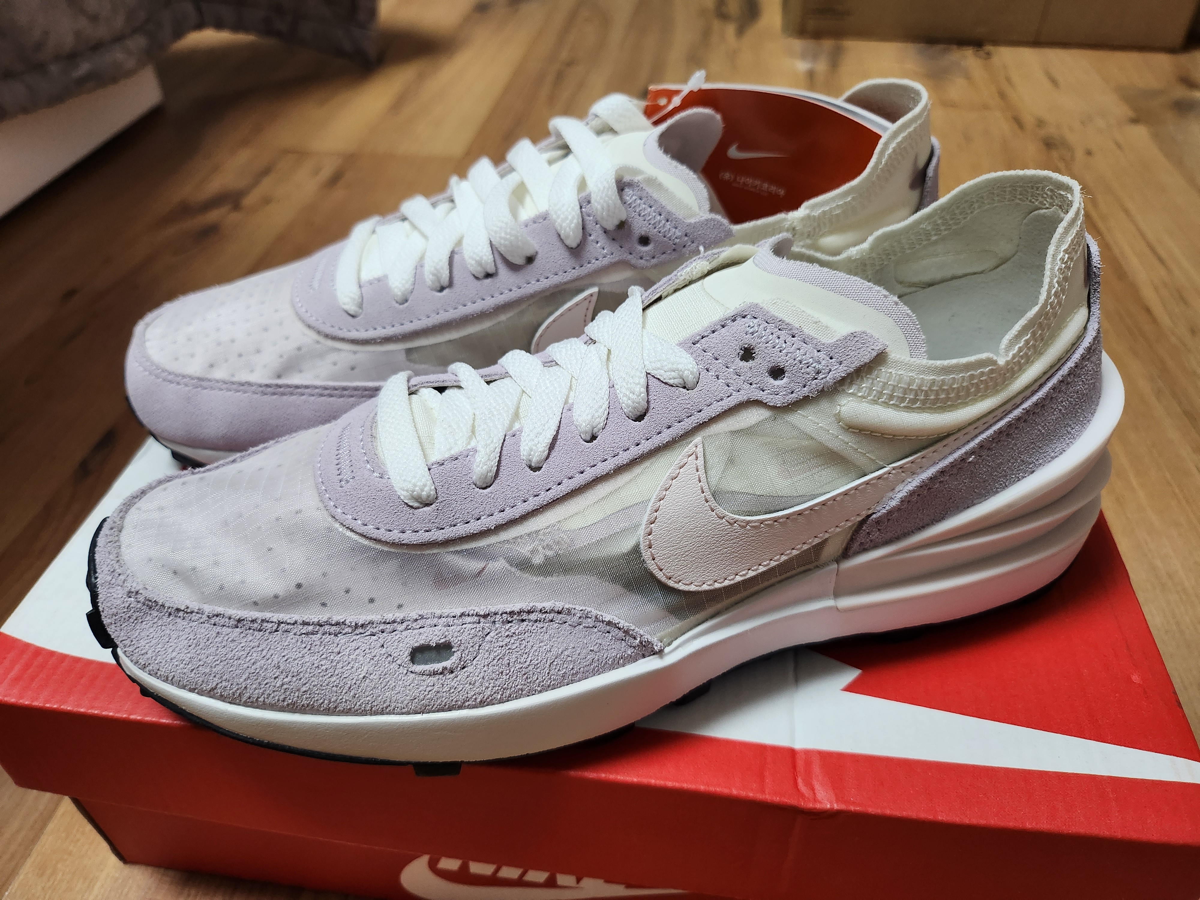 (W) Nike Waffle One Light Soft Pink 착용 스타일 - 1