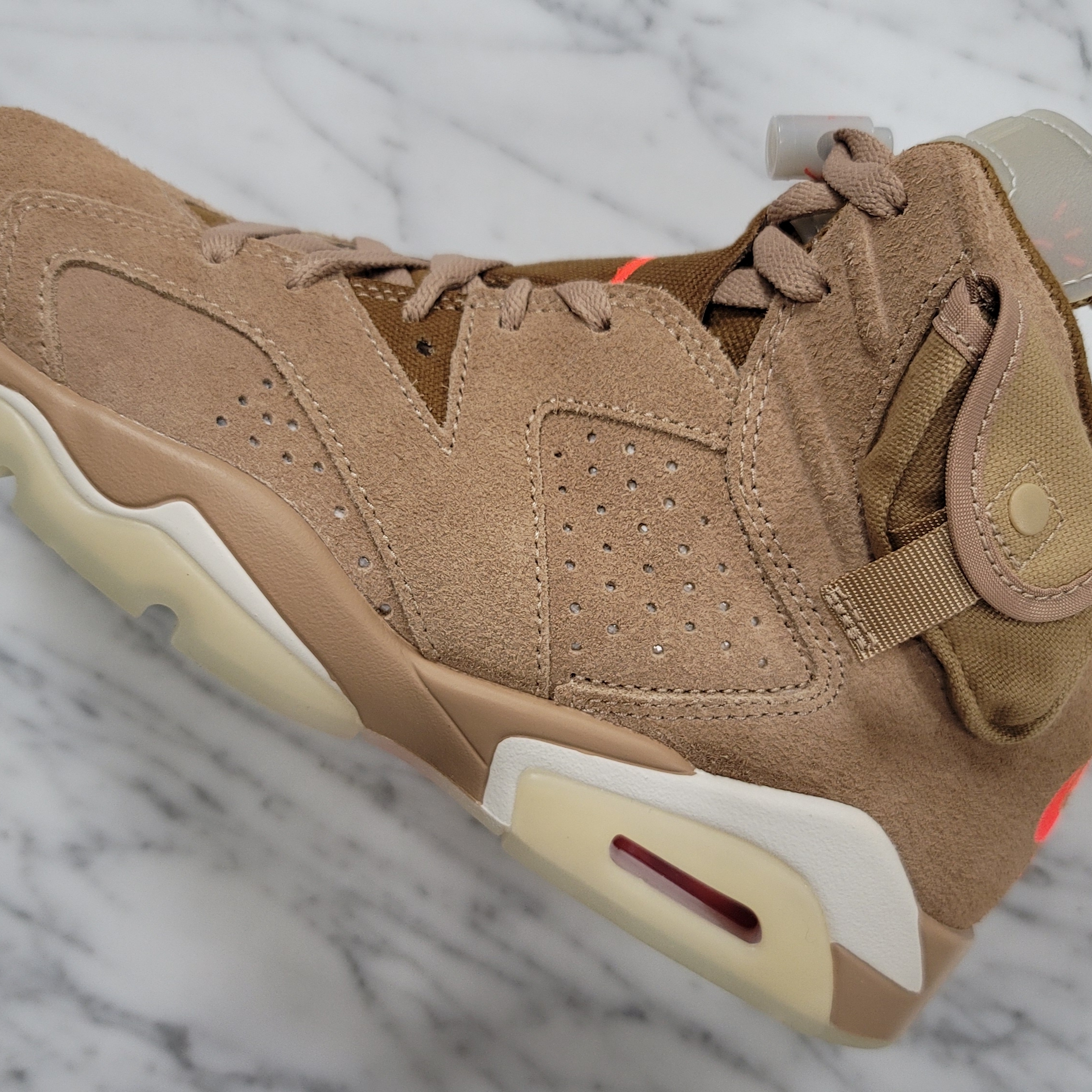 Jordan 6 x Travis Scott Retro SP British Khaki 착용 스타일