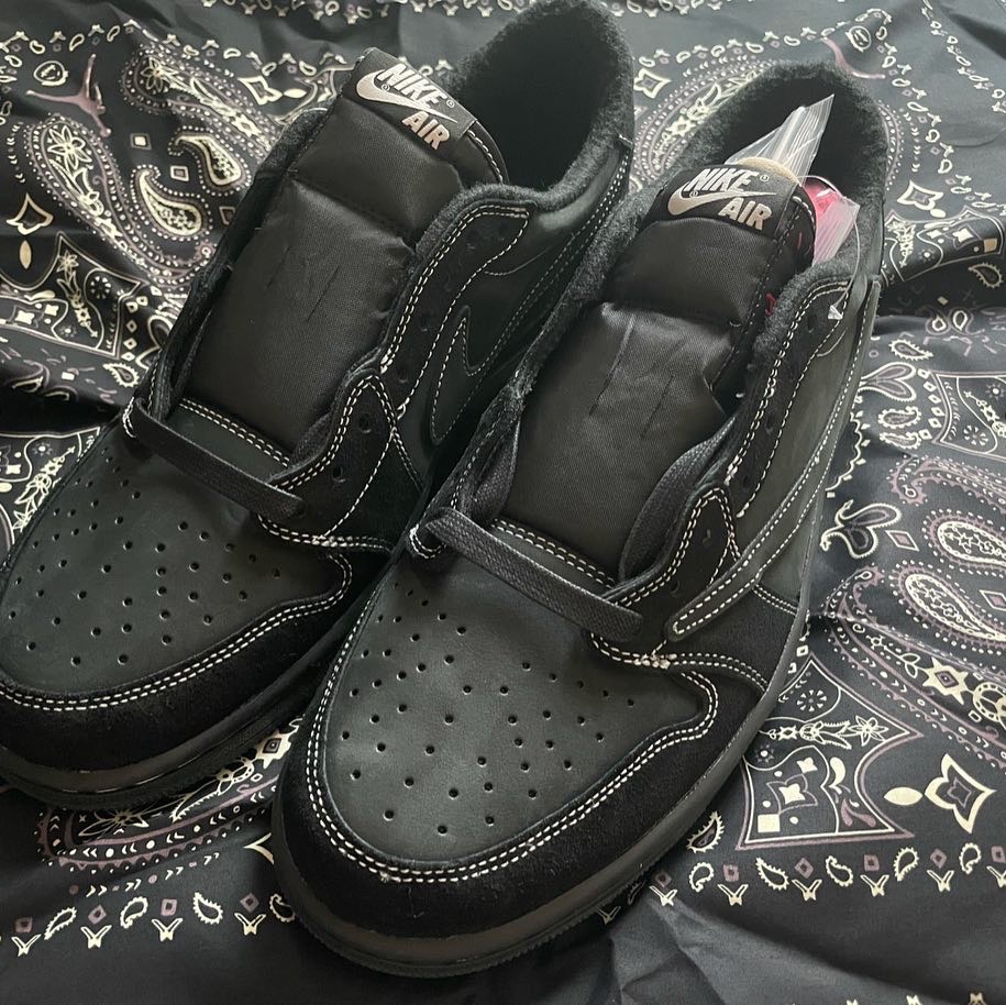 Jordan 1 x Travis Scott Retro Low OG SP Black Phantom 착용 스타일 - 1