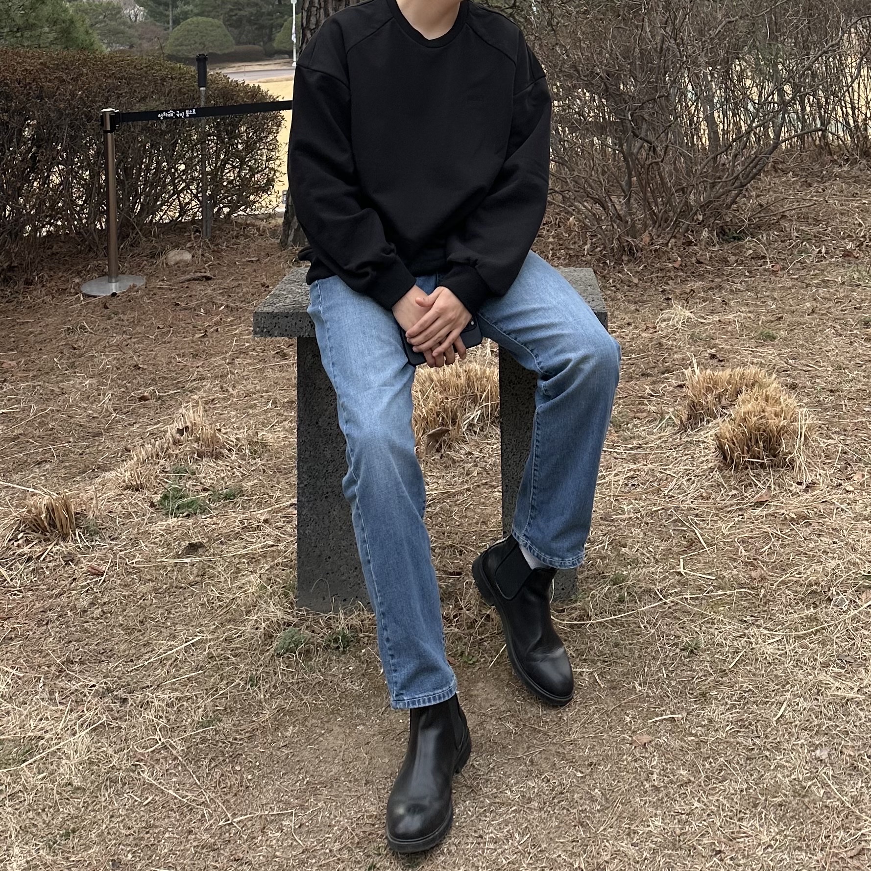 Juun.J Graphic Loose Fit Sweatshirt Black - 21FW 착용 스타일 - 2
