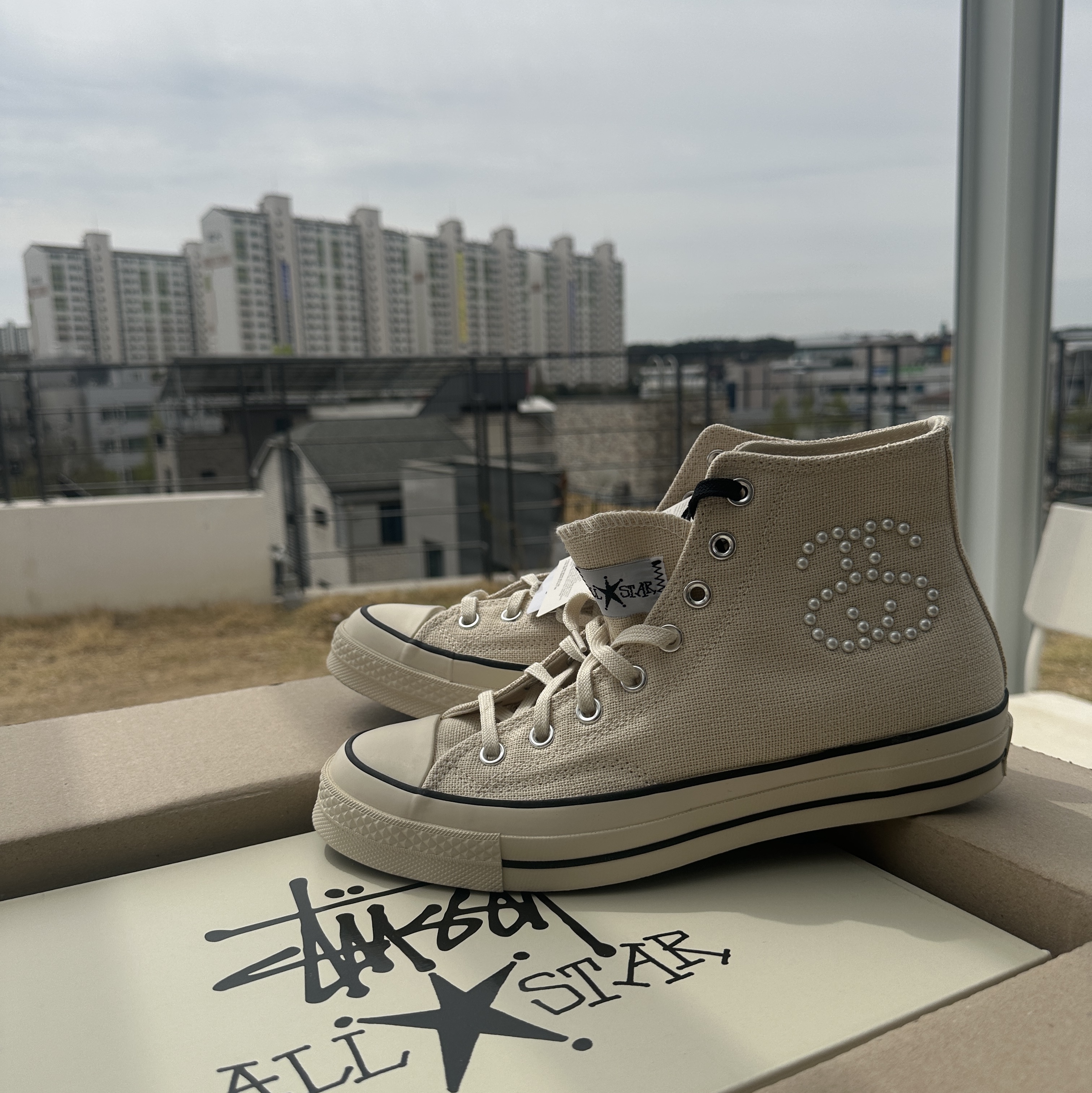 Converse x Stussy Chuck 70 High Natural Ivory 착용 스타일