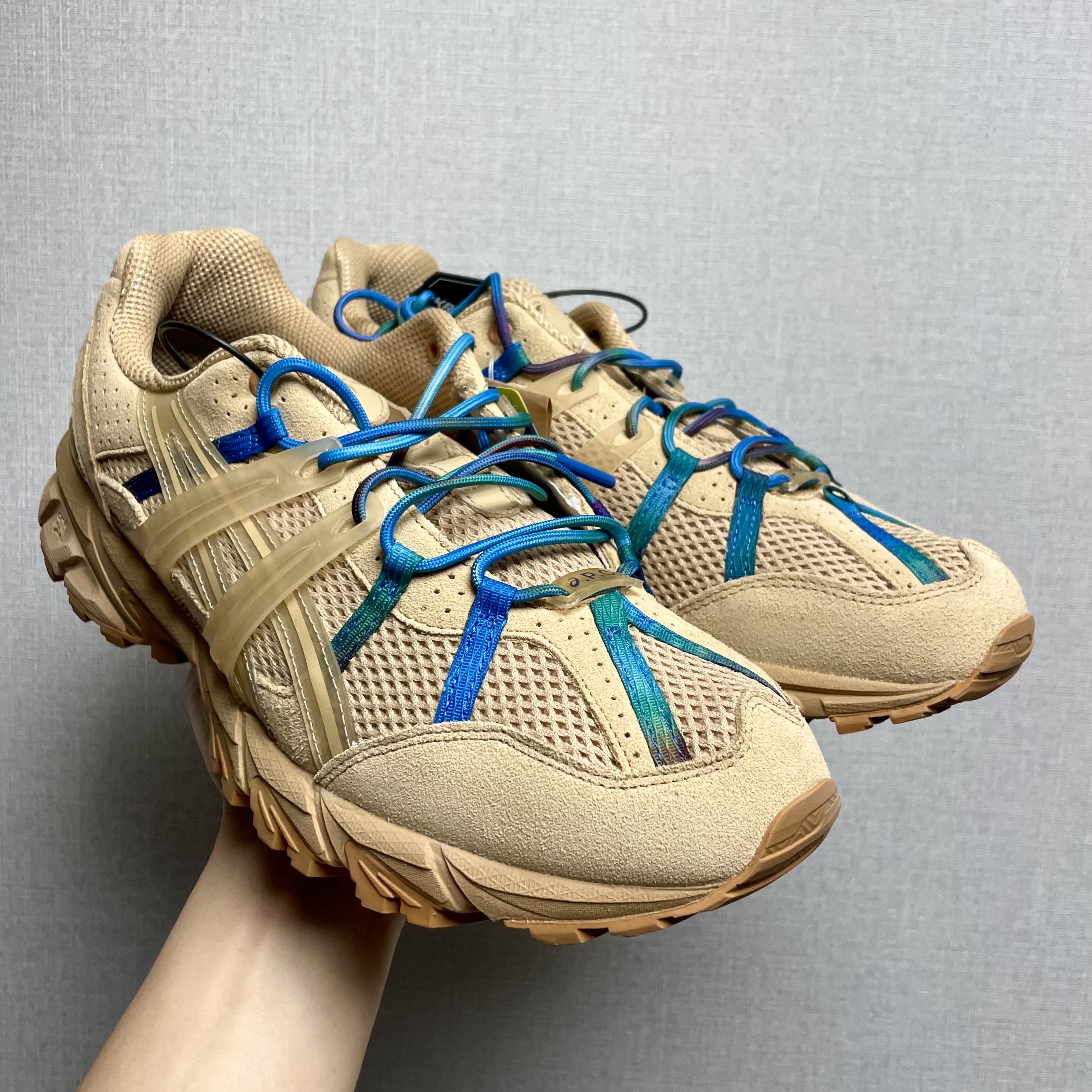 Asics x A.P.C. Gel-Sonoma 15-50 Beige 착용 스타일 - 3
