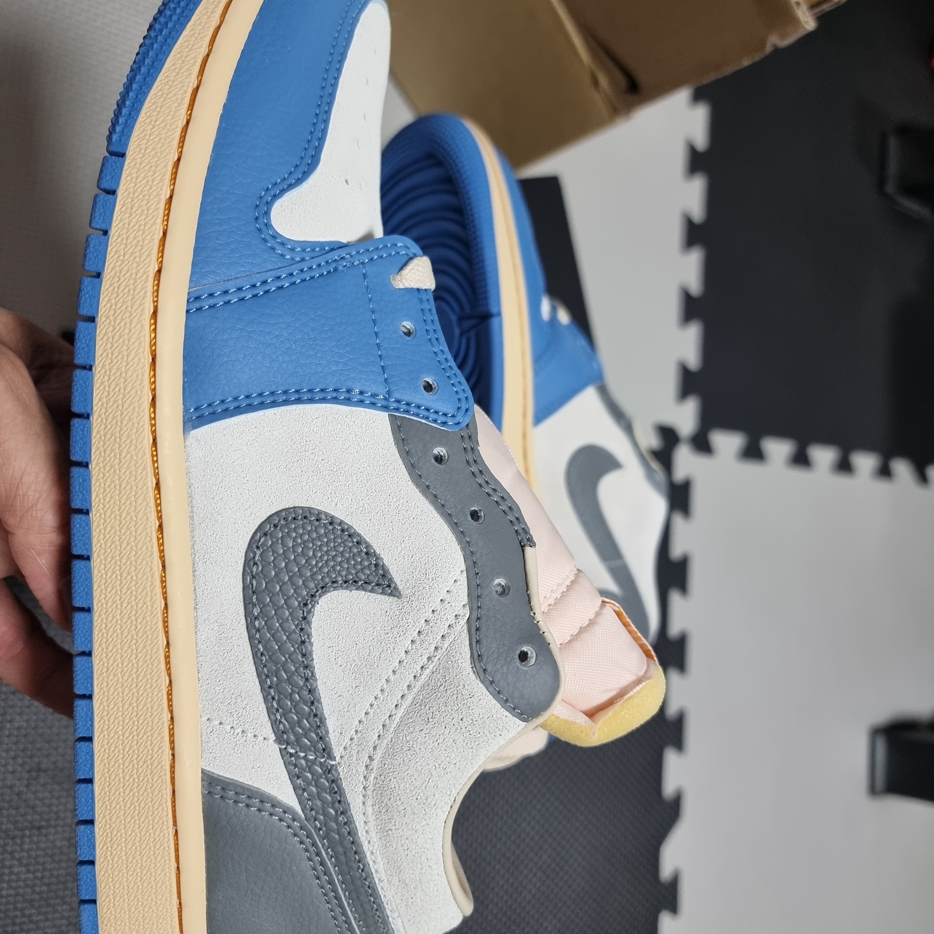 Jordan 1 Low SE Tokyo 96 착용 스타일 - 2