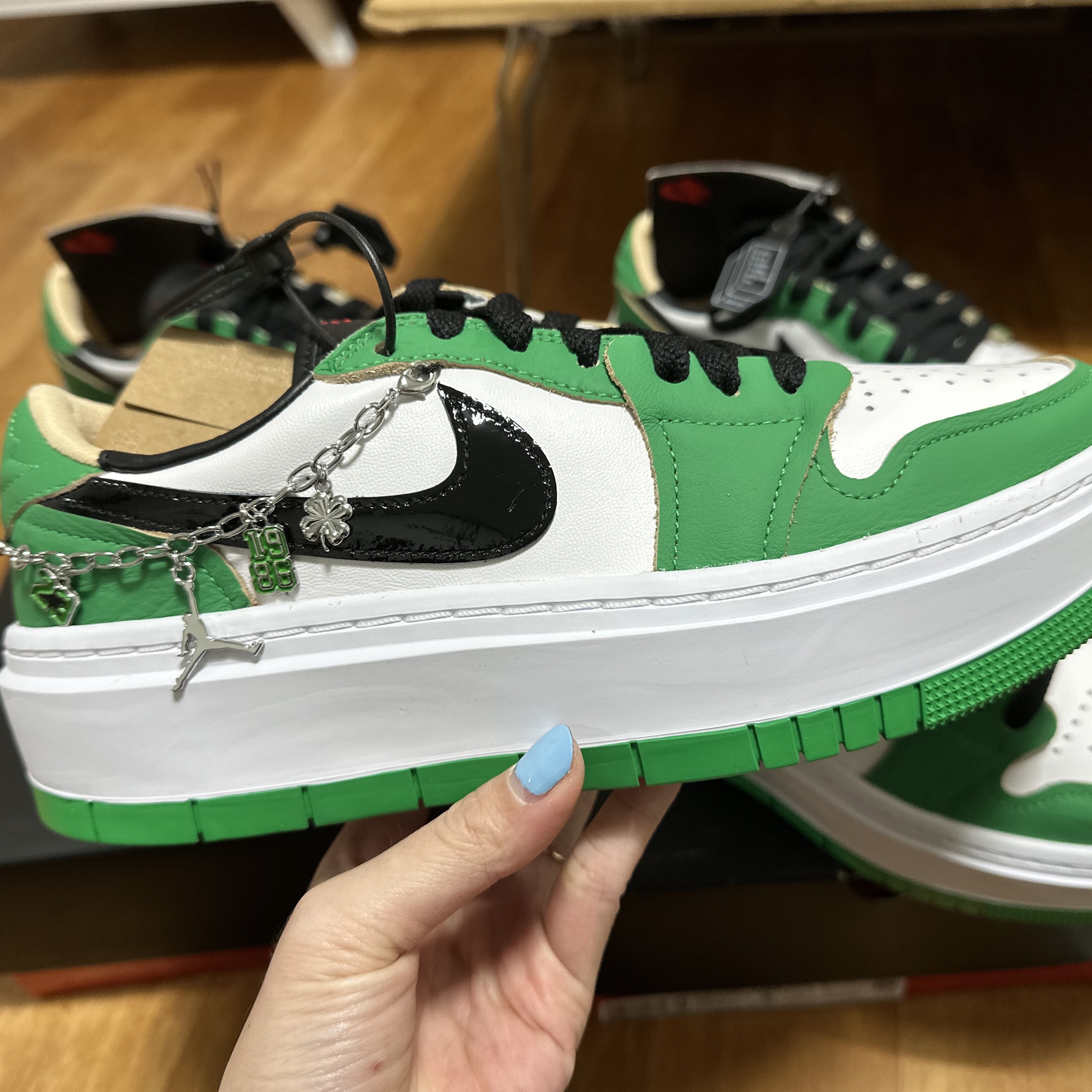 (W) Jordan 1 Elevate Low SE Lucky Green 착용 스타일 - 2
