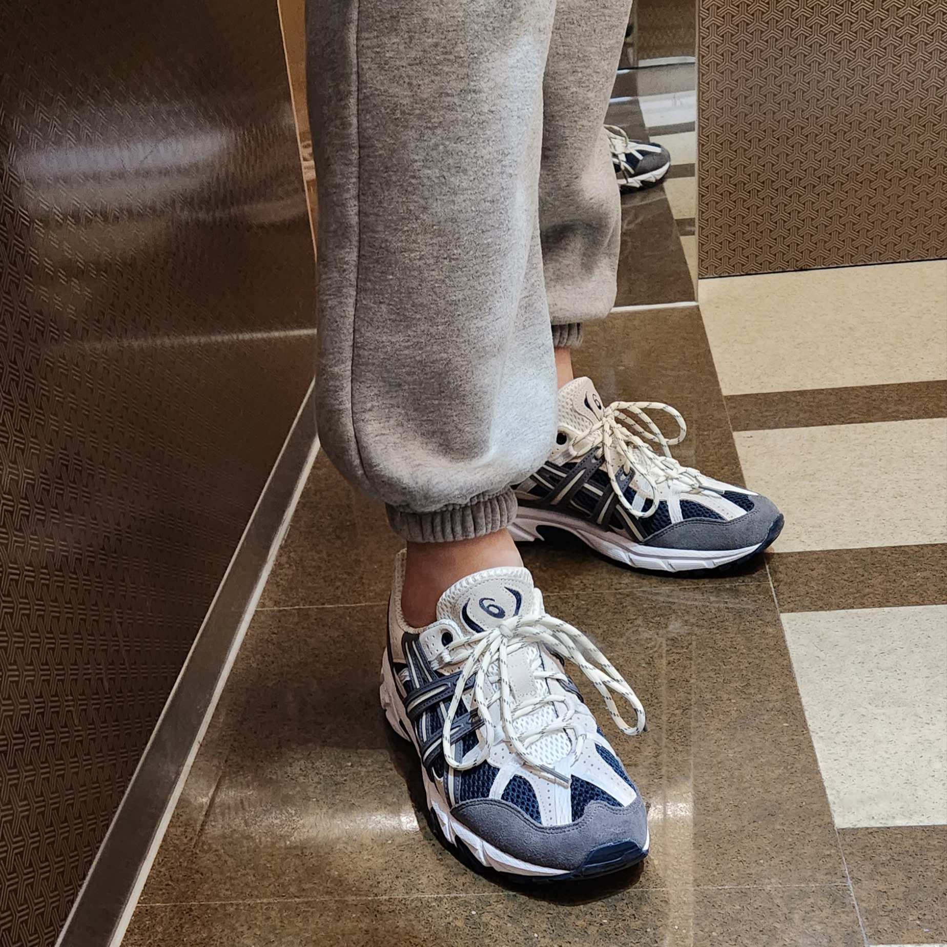 Asics Gel-Sonoma 15-50 French Blue, Jordan 1 Mid Light Smoke Grey 착용 스타일 - 3
