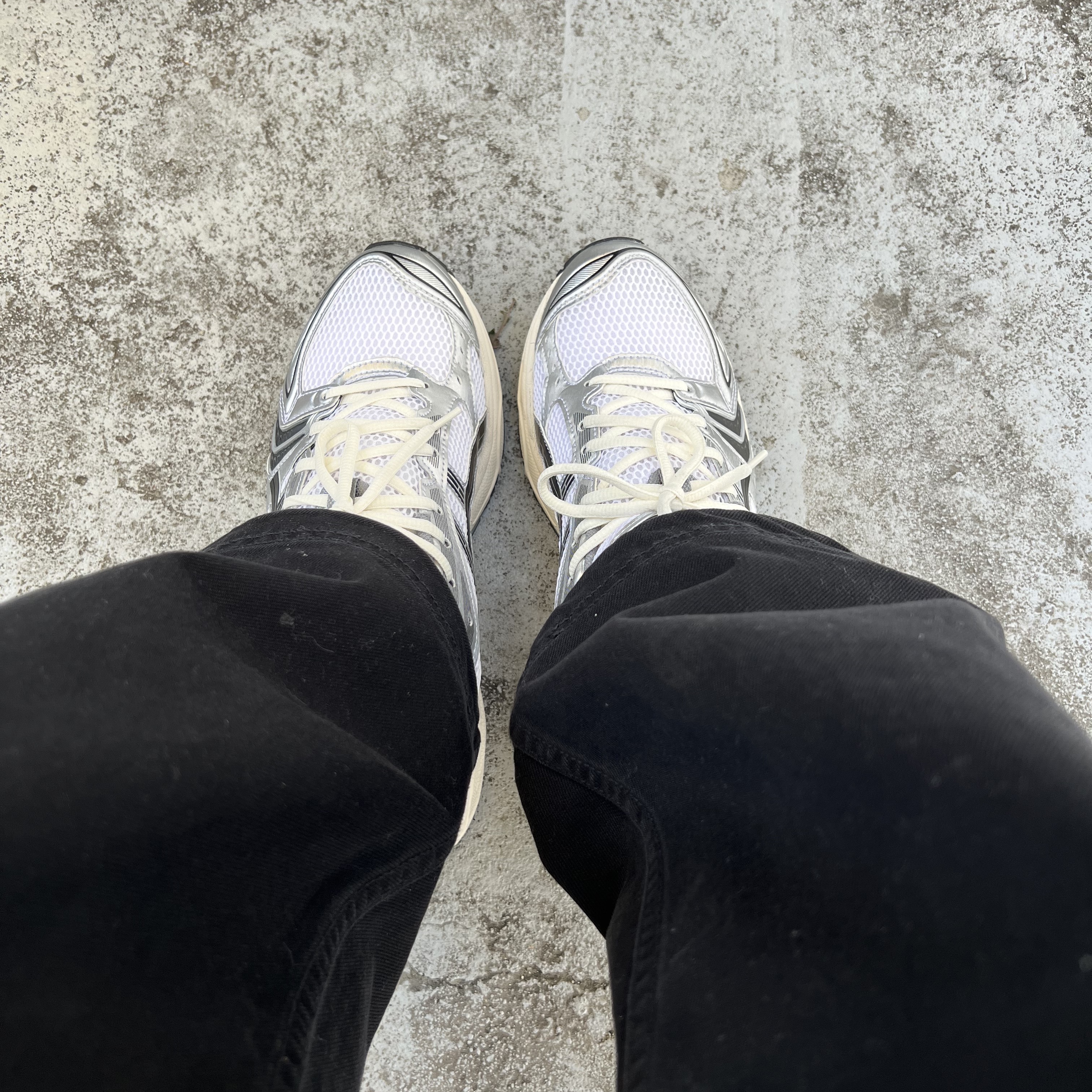 Asics x JJJJound Gel-Kayano 14 Silver Black 착용 스타일 - 1