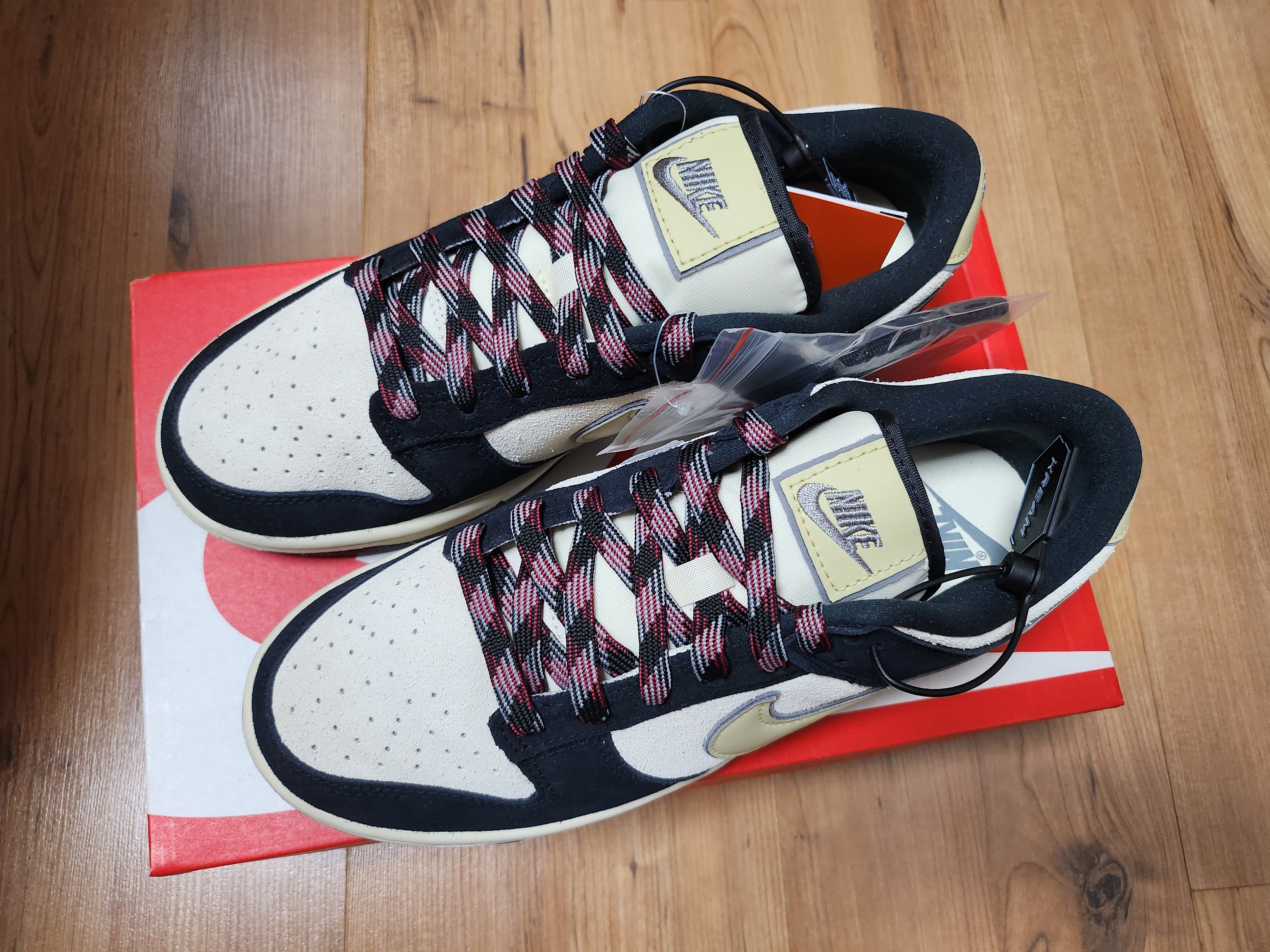 (W) Nike Dunk Low LX Black Suede 착용 스타일 - 4