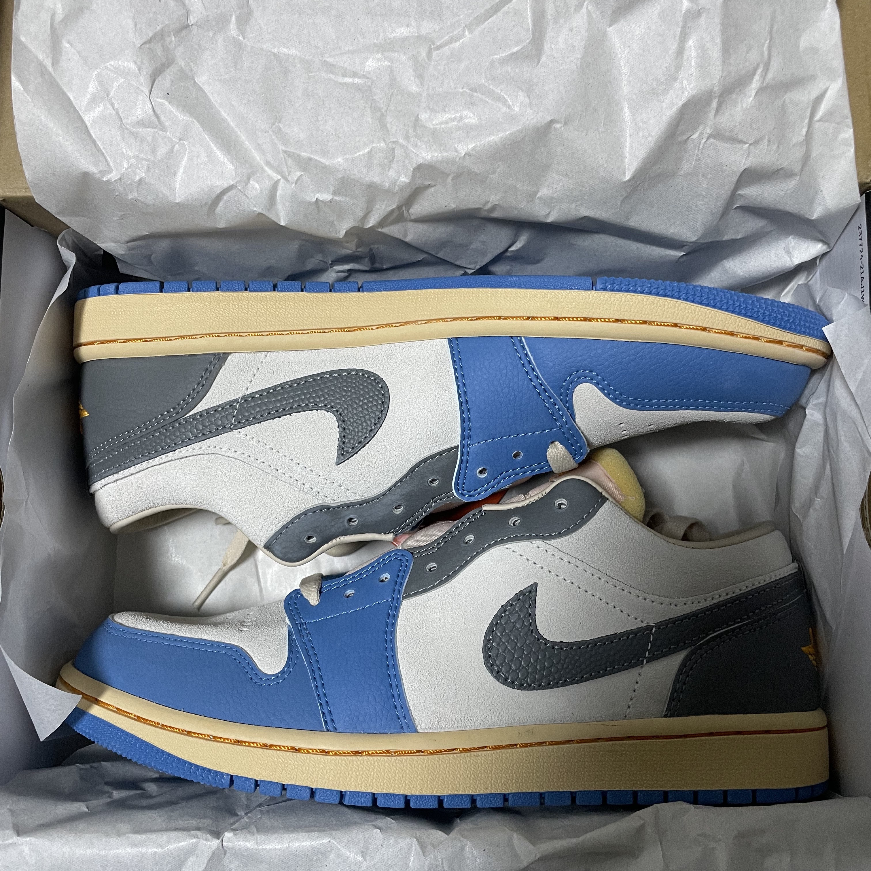 Jordan 1 Low SE Tokyo 96 착용 스타일 - 2