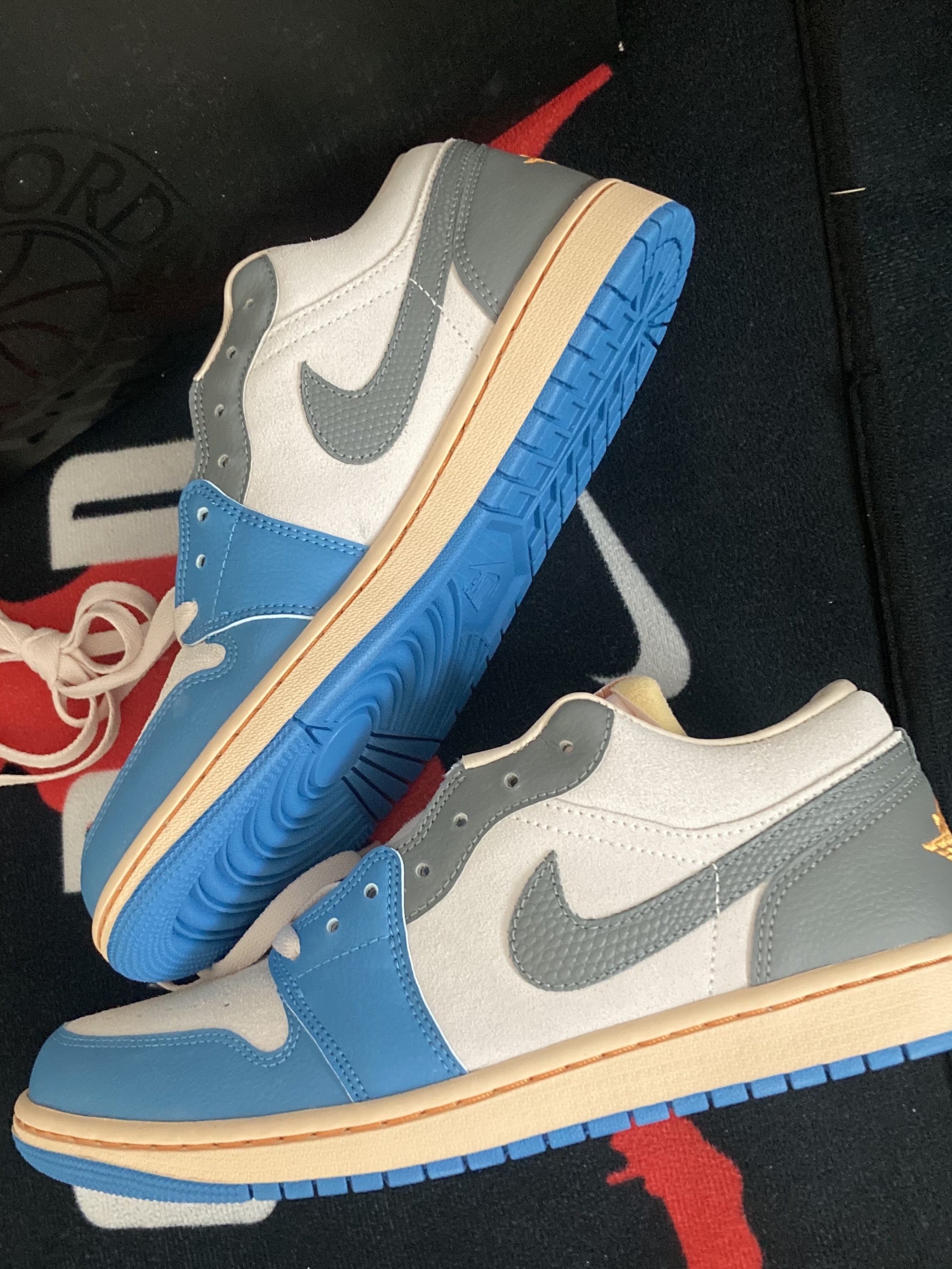 Jordan 1 Low SE Tokyo 96 착용 스타일 - 2