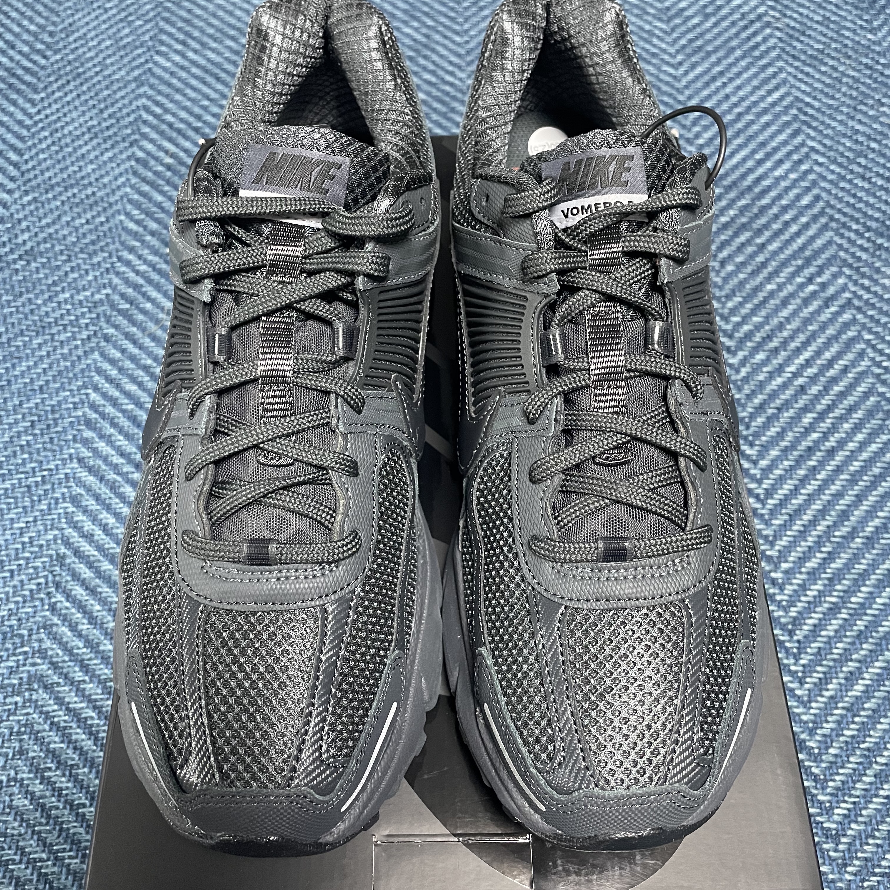 Nike Zoom Vomero 5 SP Anthracite 2023 착용 스타일 - 1