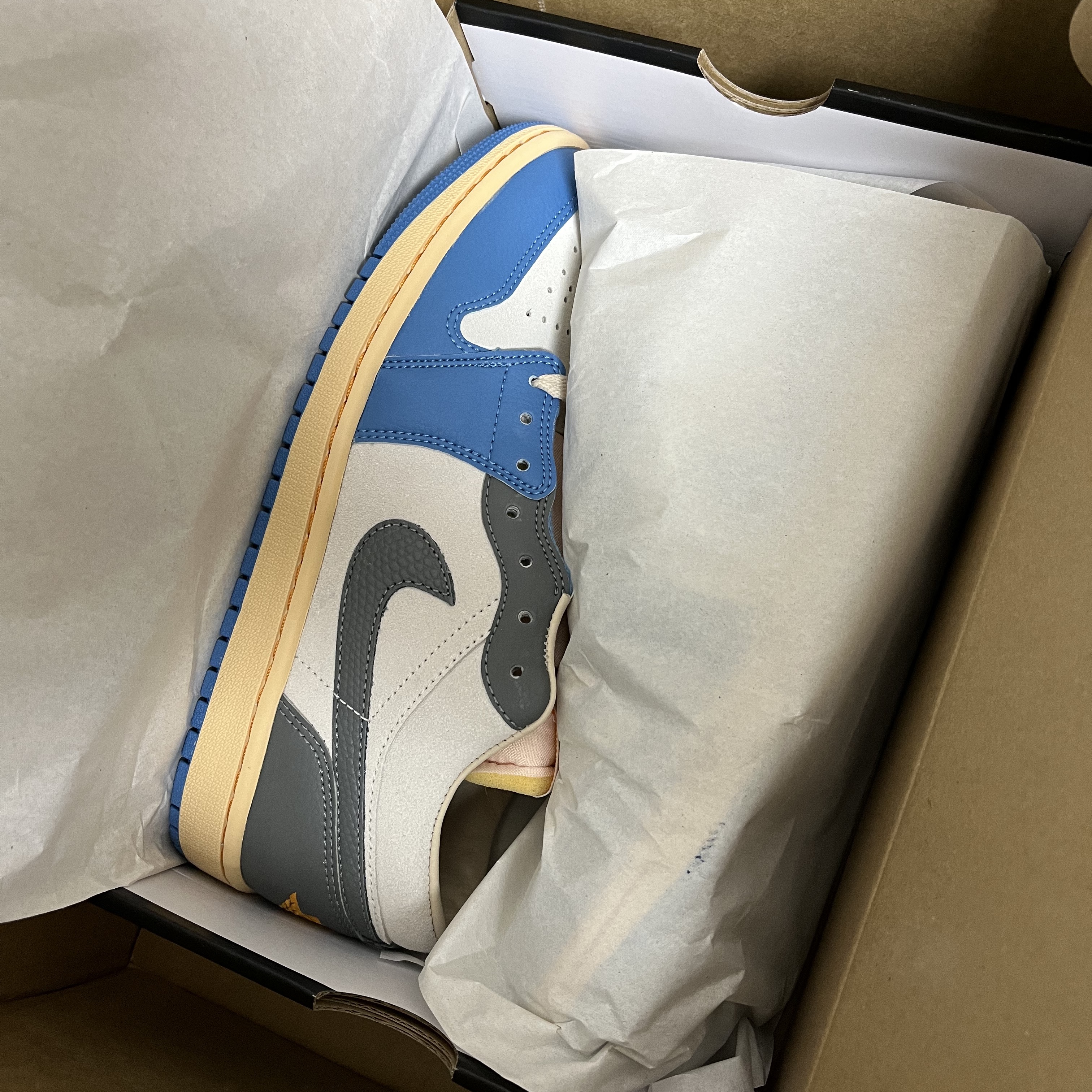 Jordan 1 Low SE Tokyo 96 착용 스타일 - 1