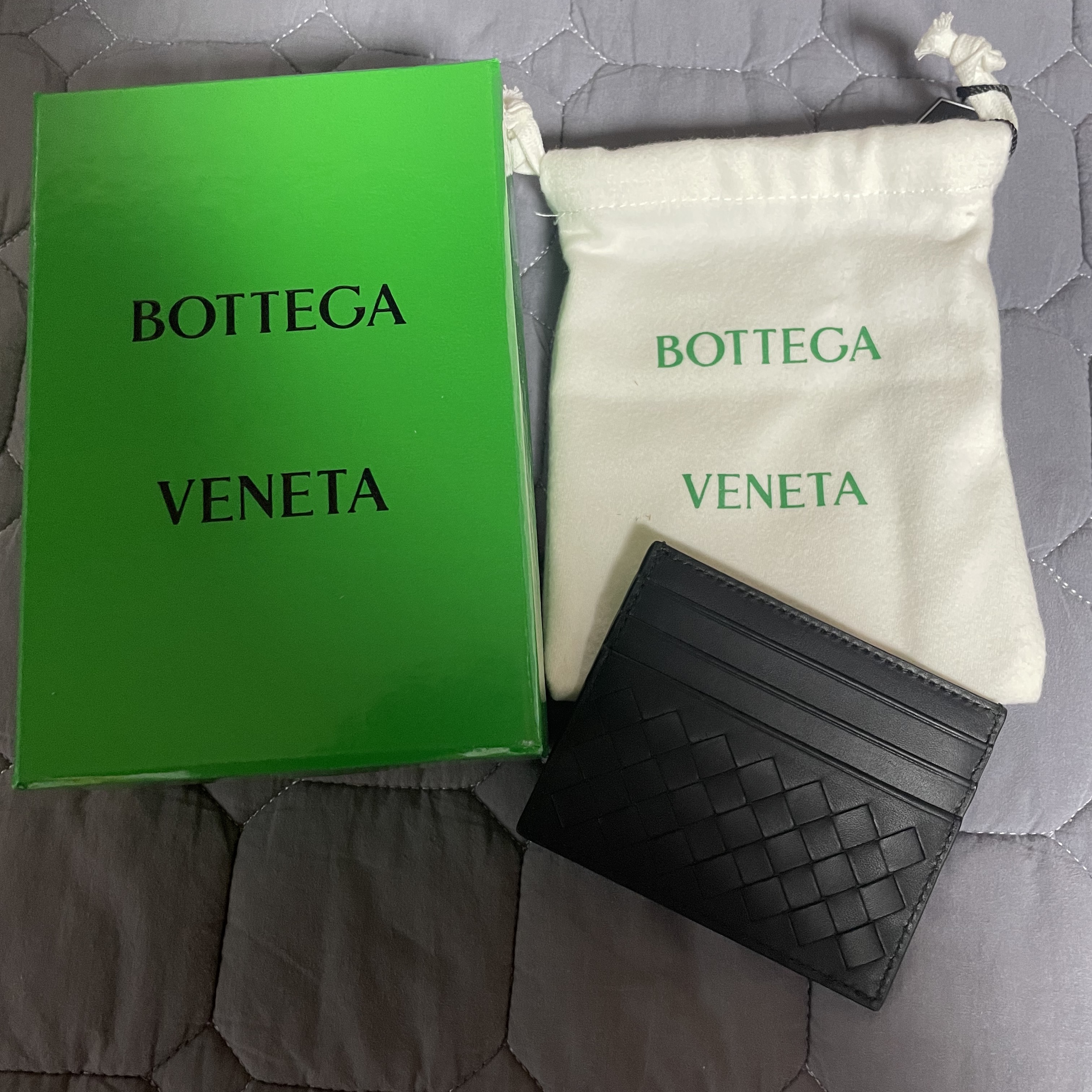 Bottega Veneta Credit Card Case Black 착용 스타일
