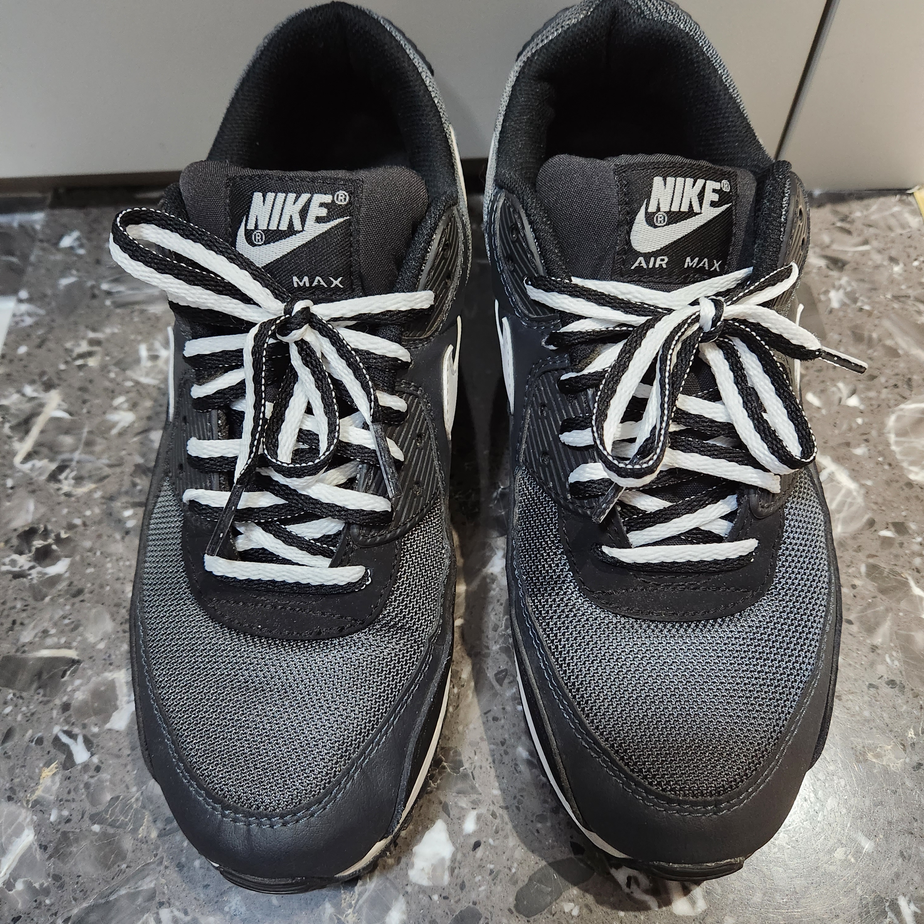 Nike Air Max 90 Iron Grey 착용 스타일 - 1