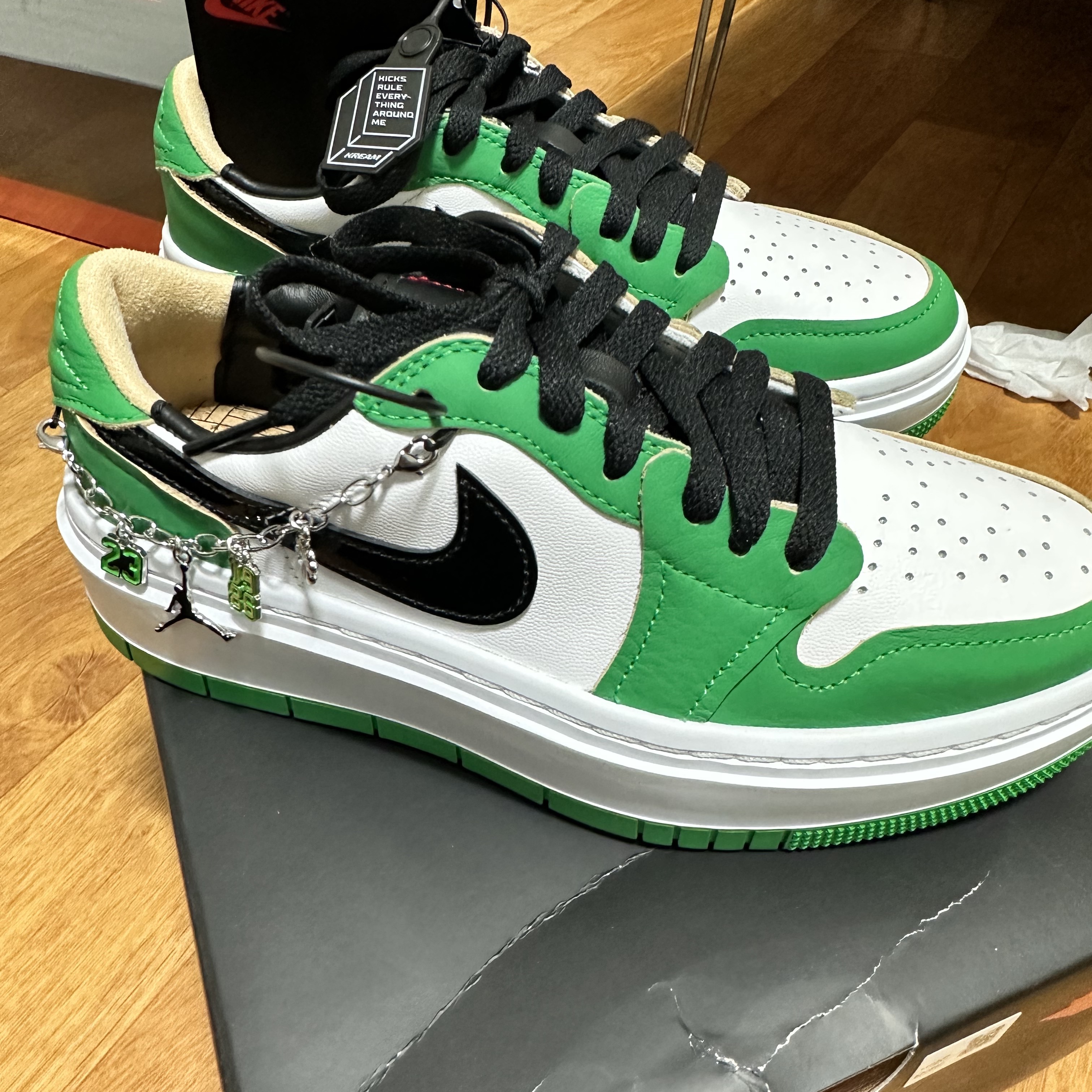 (W) Jordan 1 Elevate Low SE Lucky Green 착용 스타일 - 4