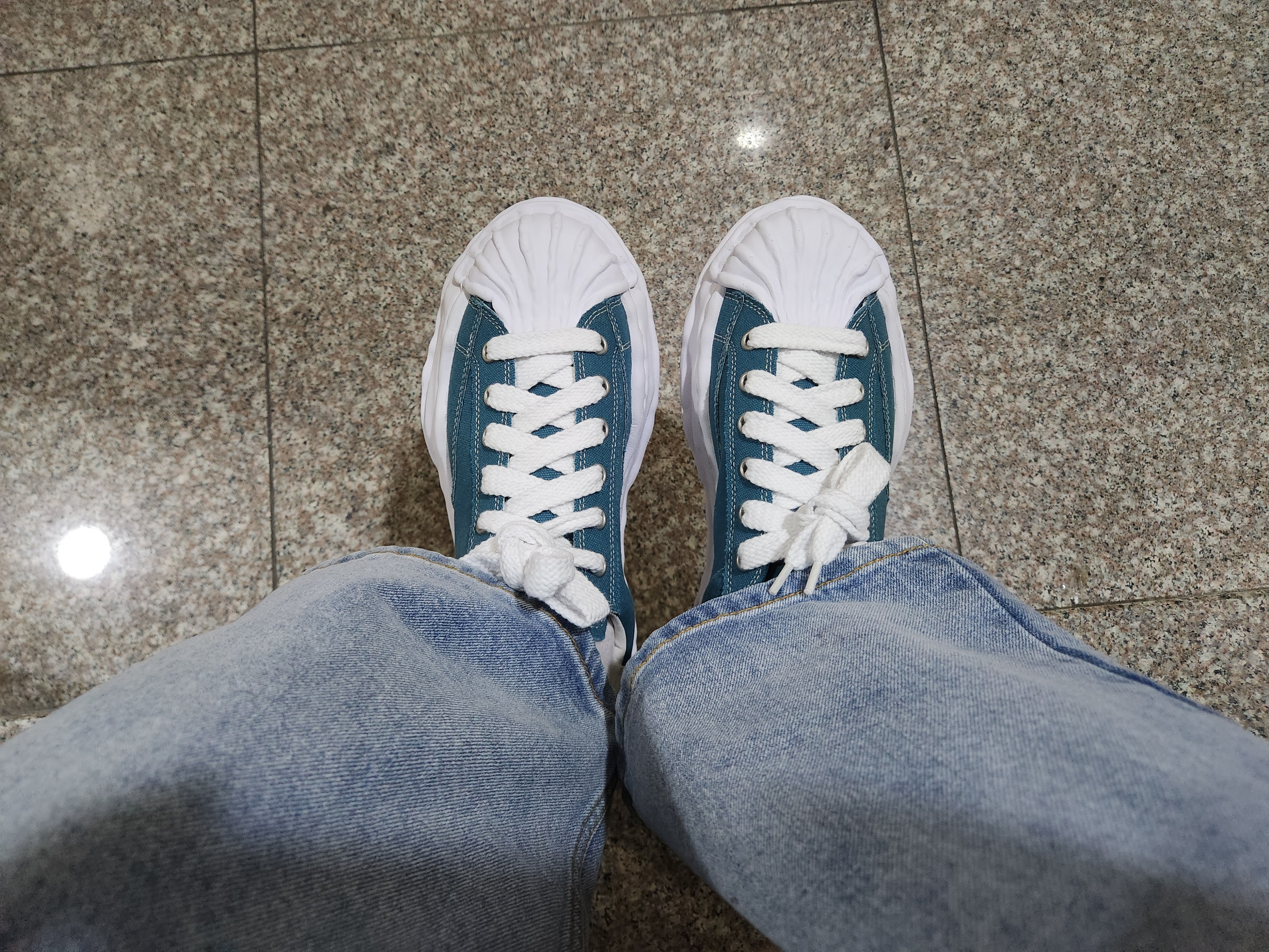 Maison Mihara Yasuhiro Blakey OG Sole Canvas Low-top Sneakers Blue 착용 스타일 - 2
