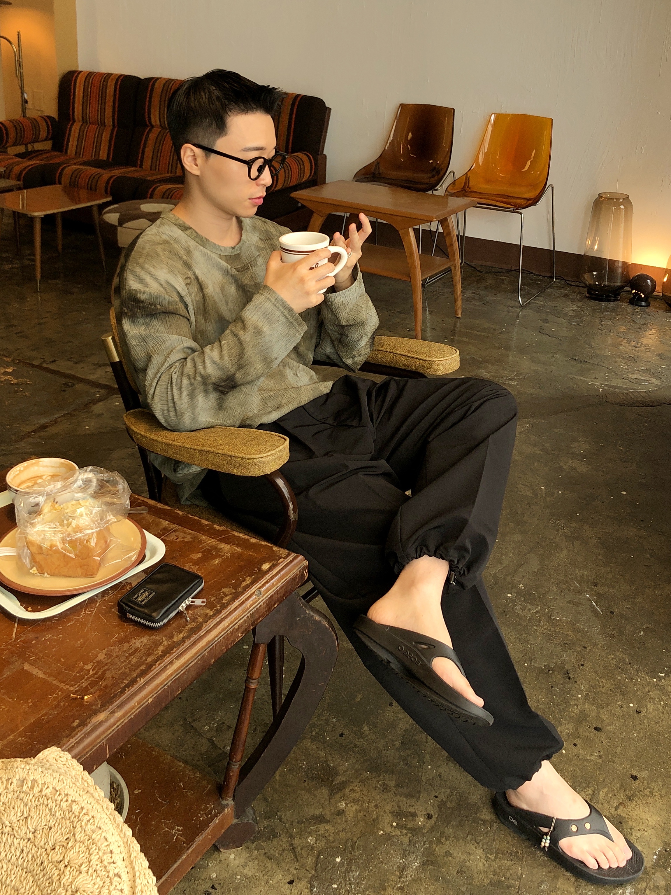 Oofos x Andersson Bell OOriginal Sandal 착용 스타일 - 2