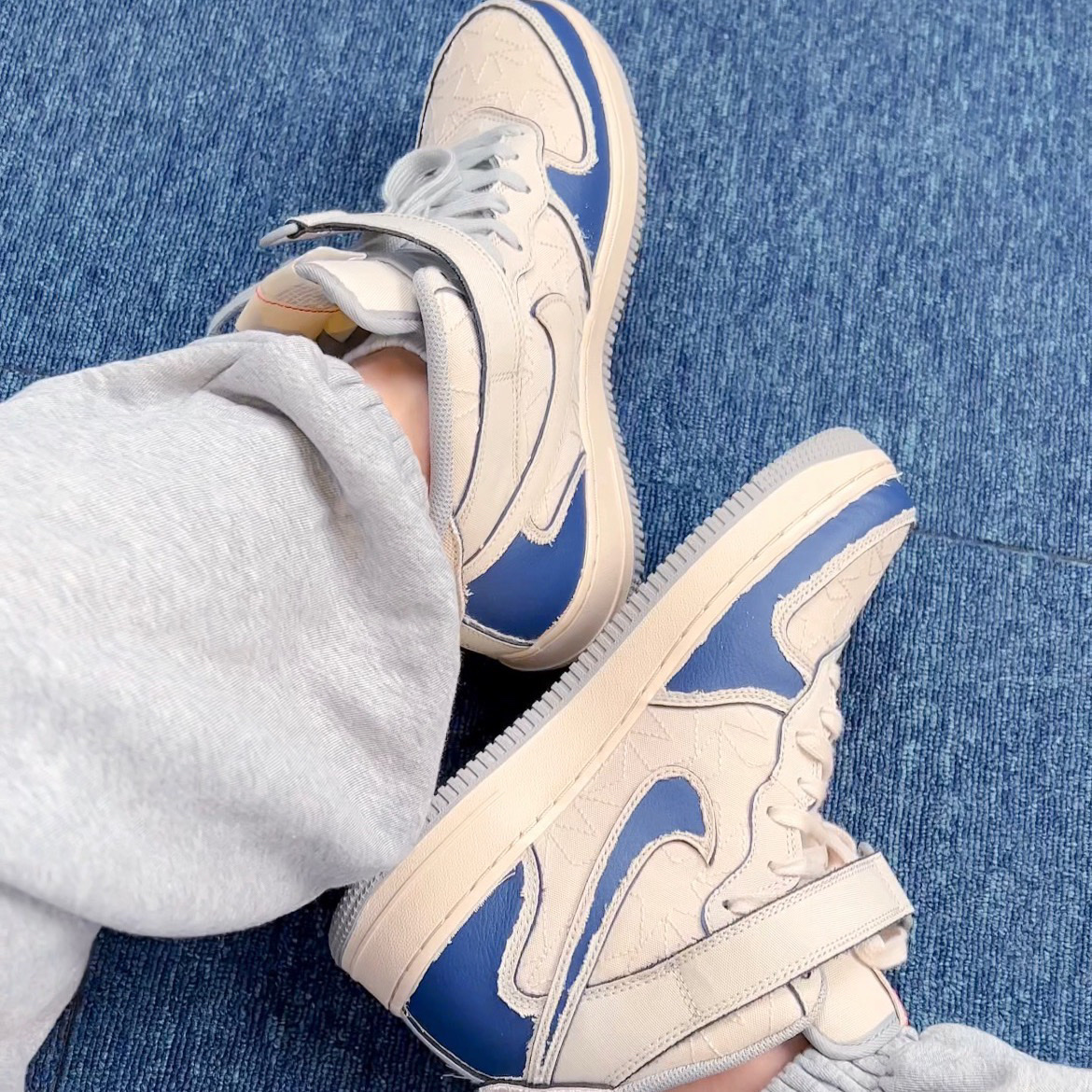 Nike Air Force 1 Mid '07 Pearl White 착용 스타일 - 2