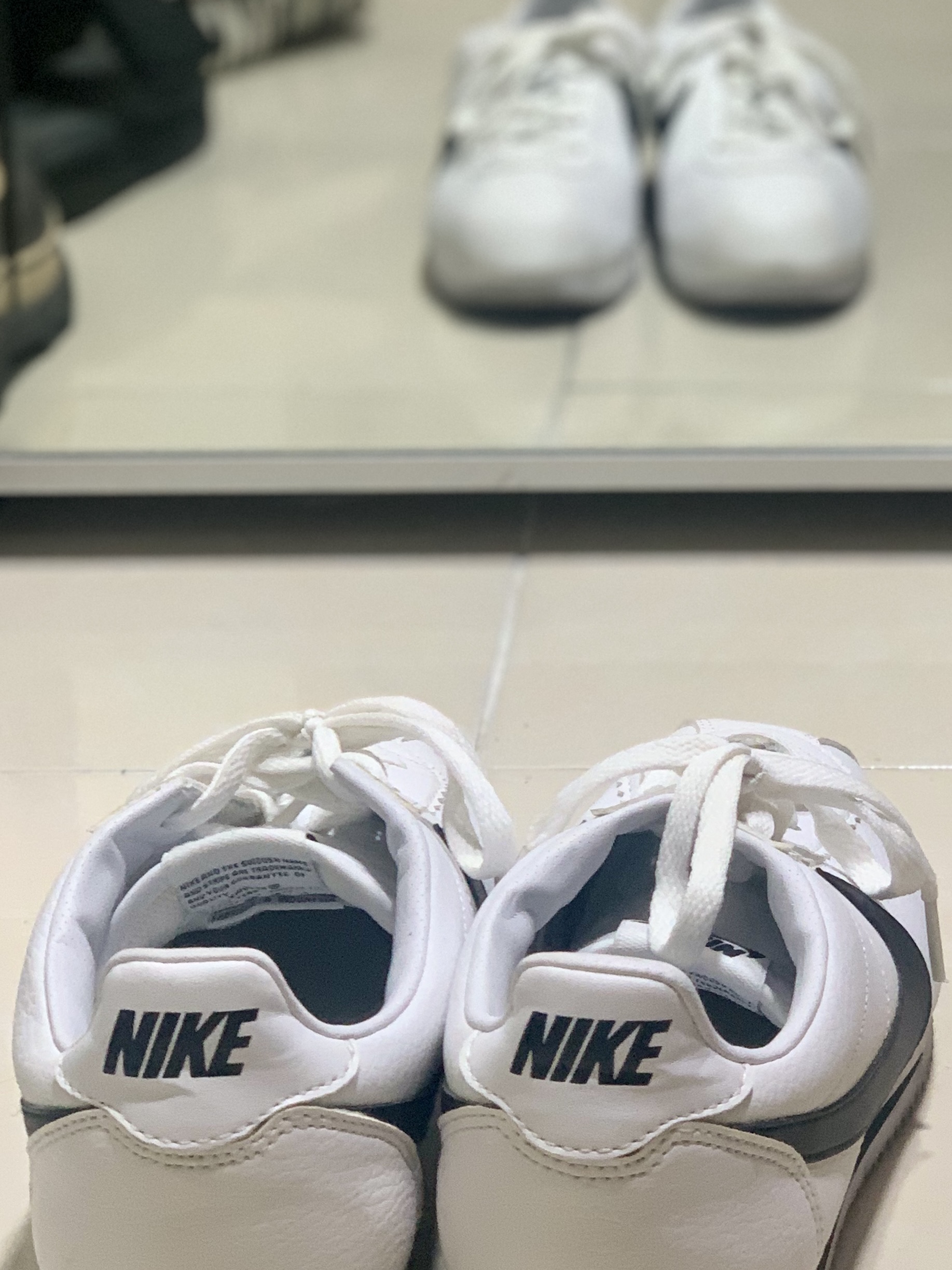 Nike Classic Cortez Leather White Black 착용 스타일