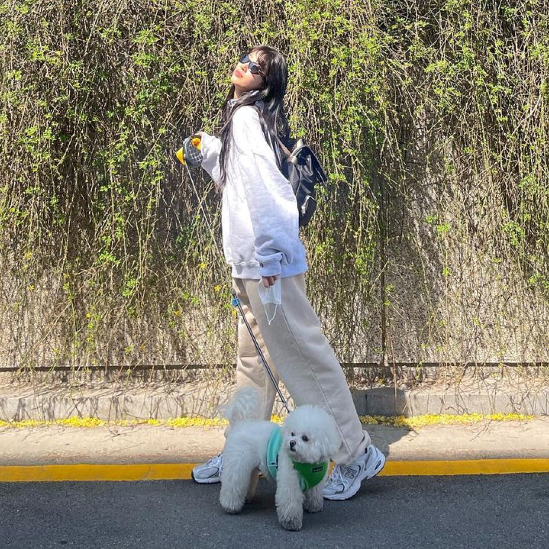 Minitmute Clo Backpack Mix Black, New Balance 530 White 착용 스타일 - 2